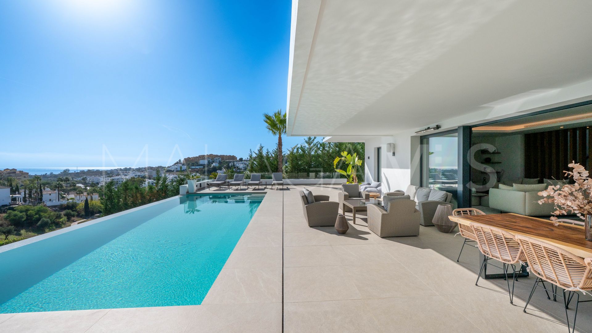 Villa for sale in Estepona