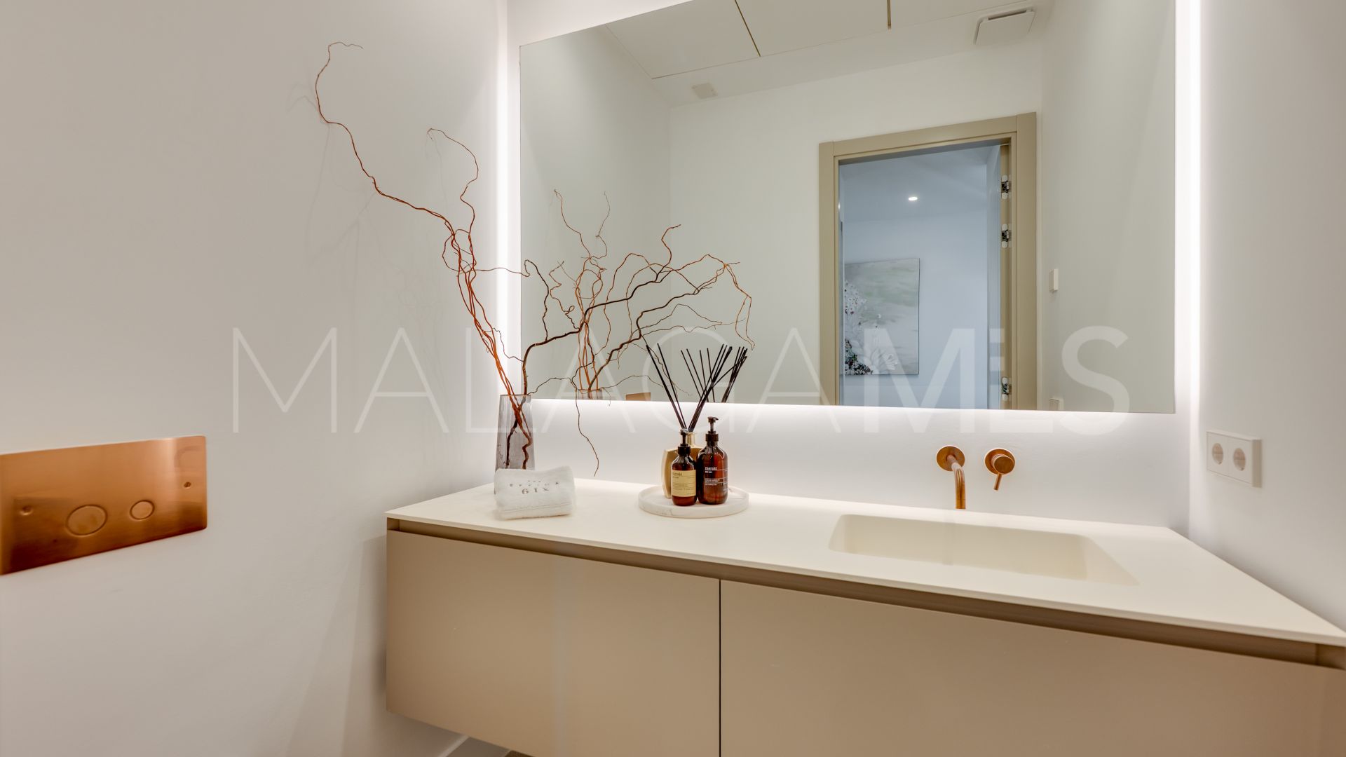 Villa for sale in Estepona