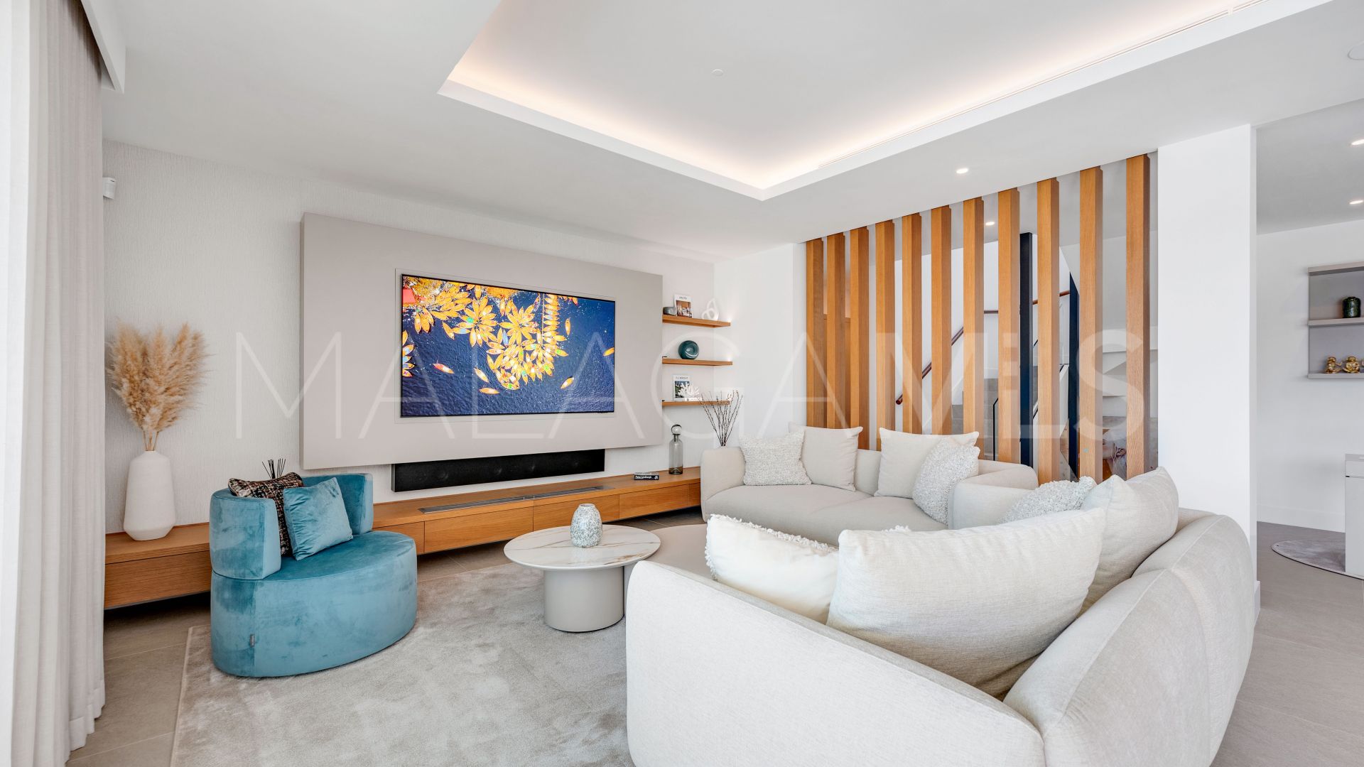 Villa for sale in Estepona