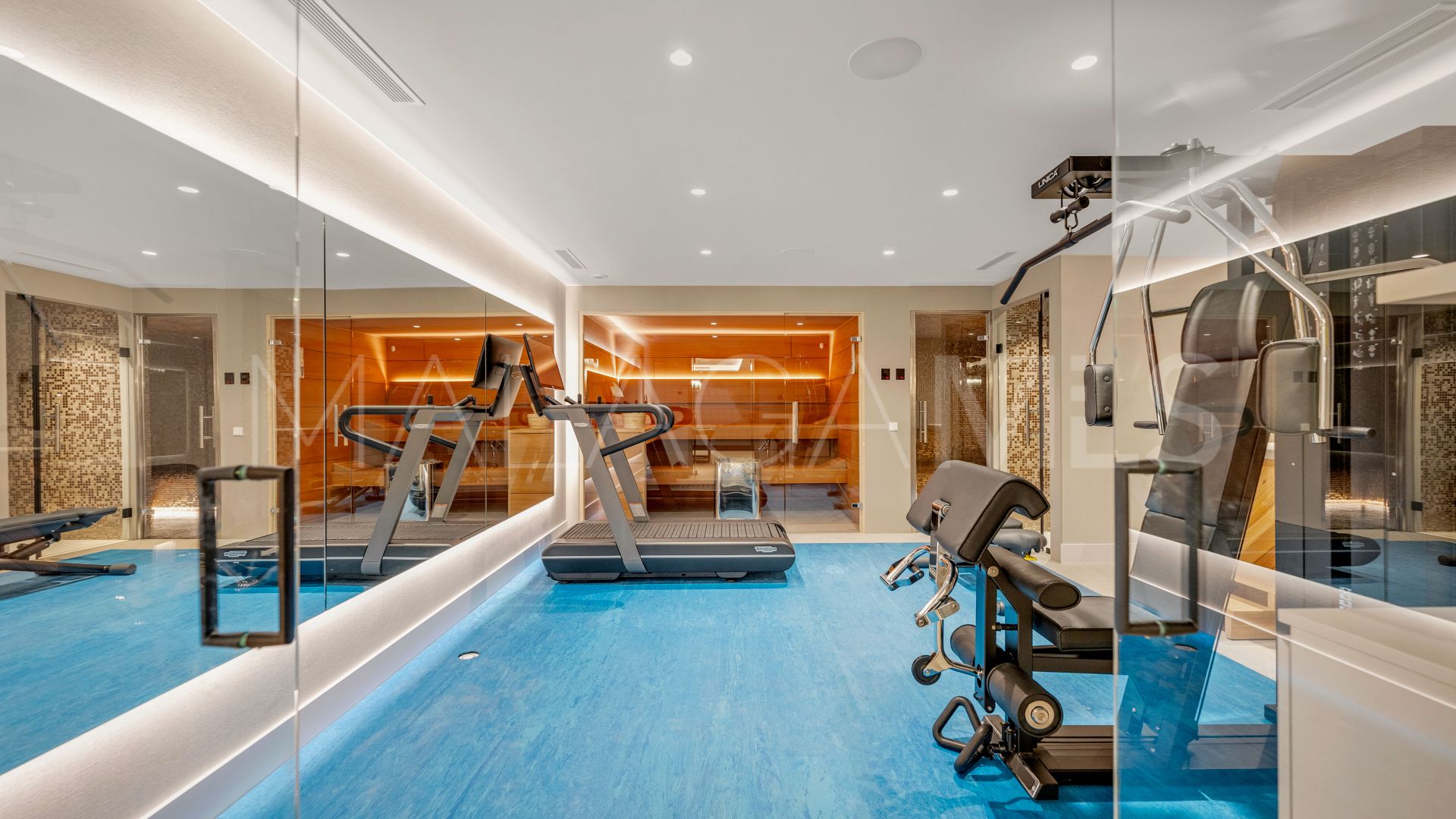 Villa for sale in Estepona