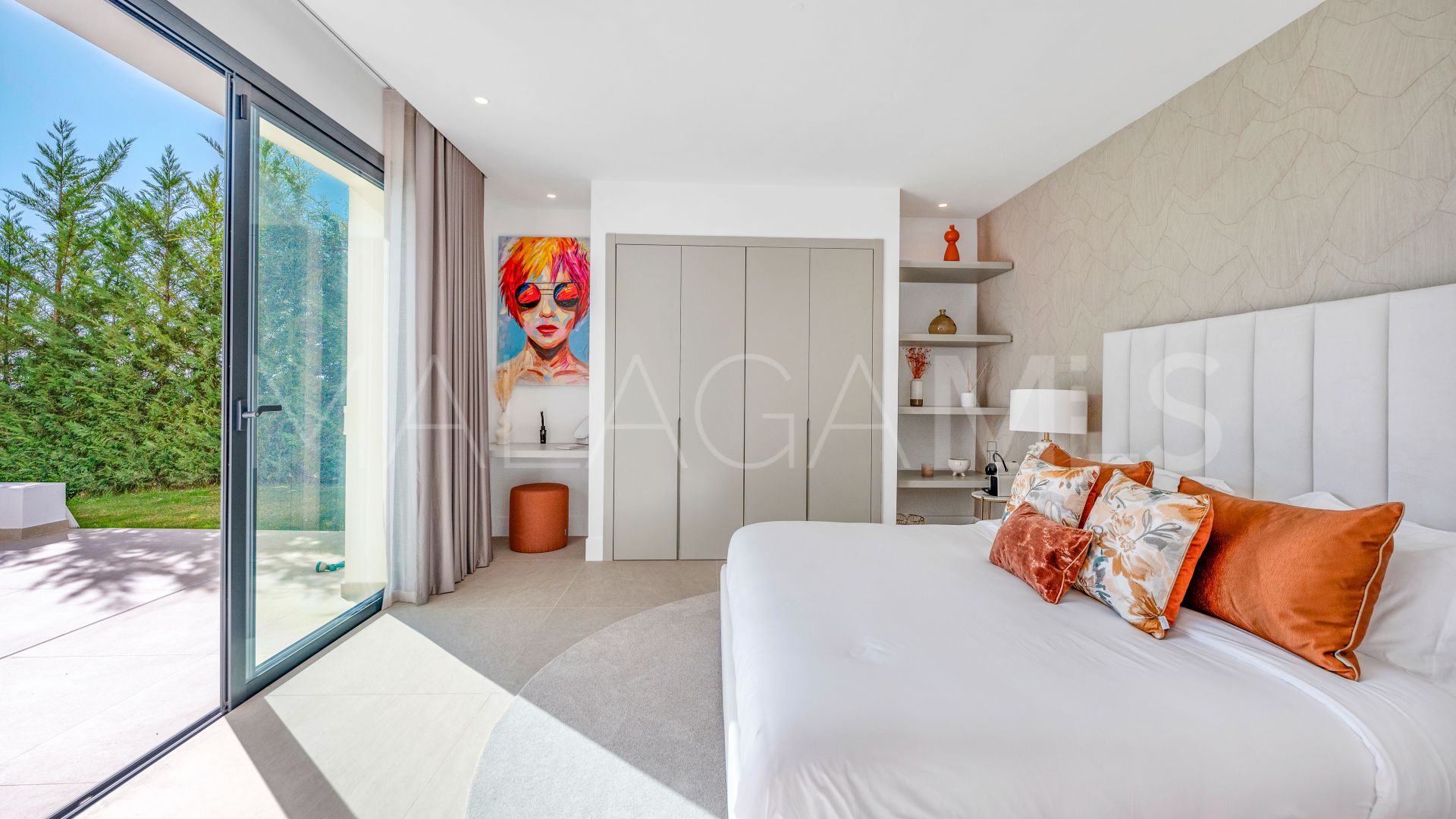 Villa for sale in Estepona