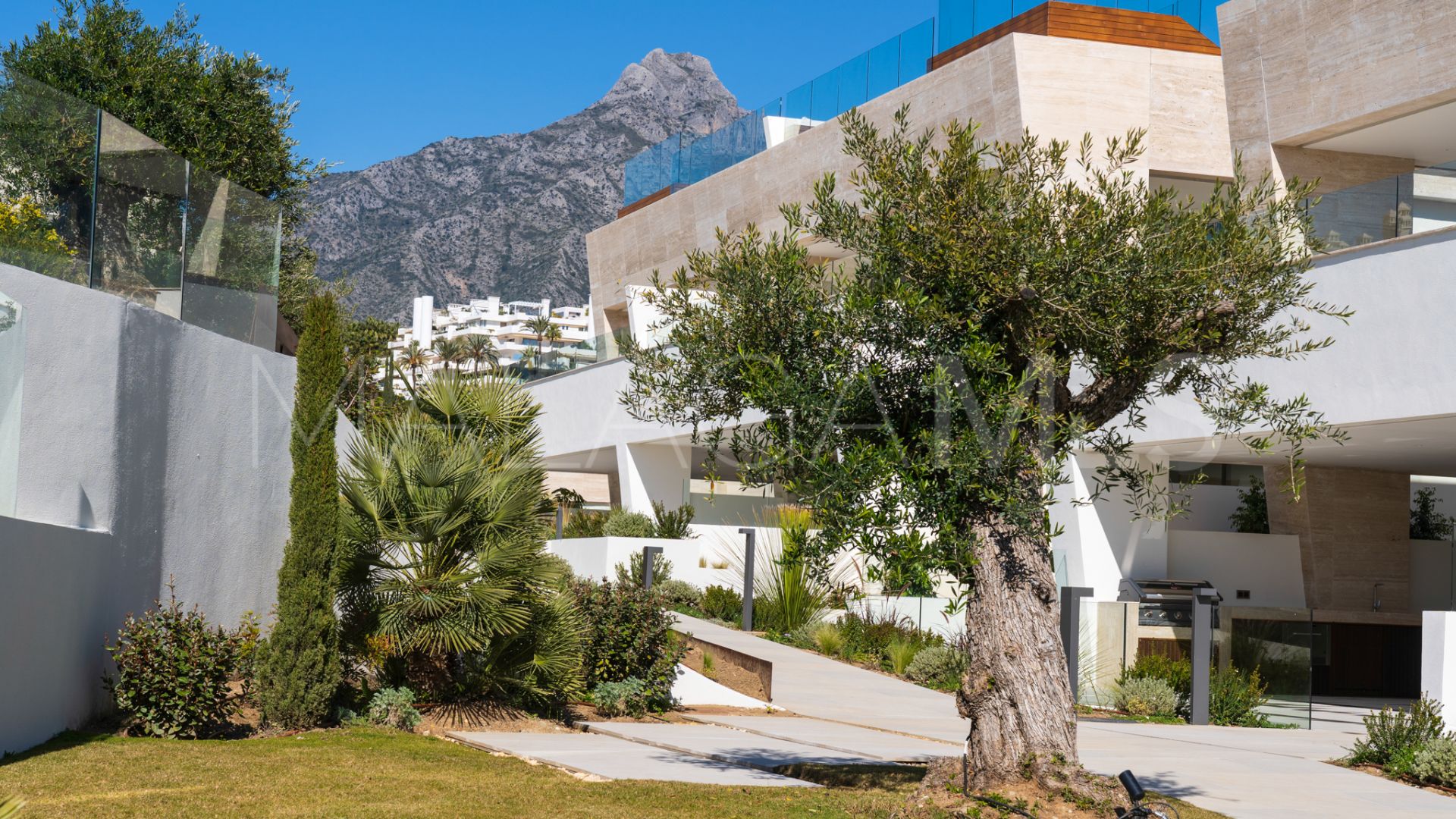 Apartamento planta baja for sale in Marbella Golden Mile