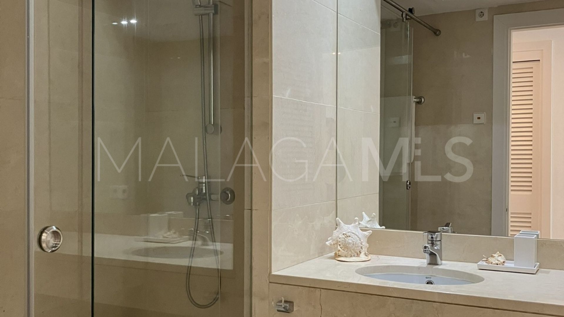 Wohnung for sale in Marbella - Puerto Banus