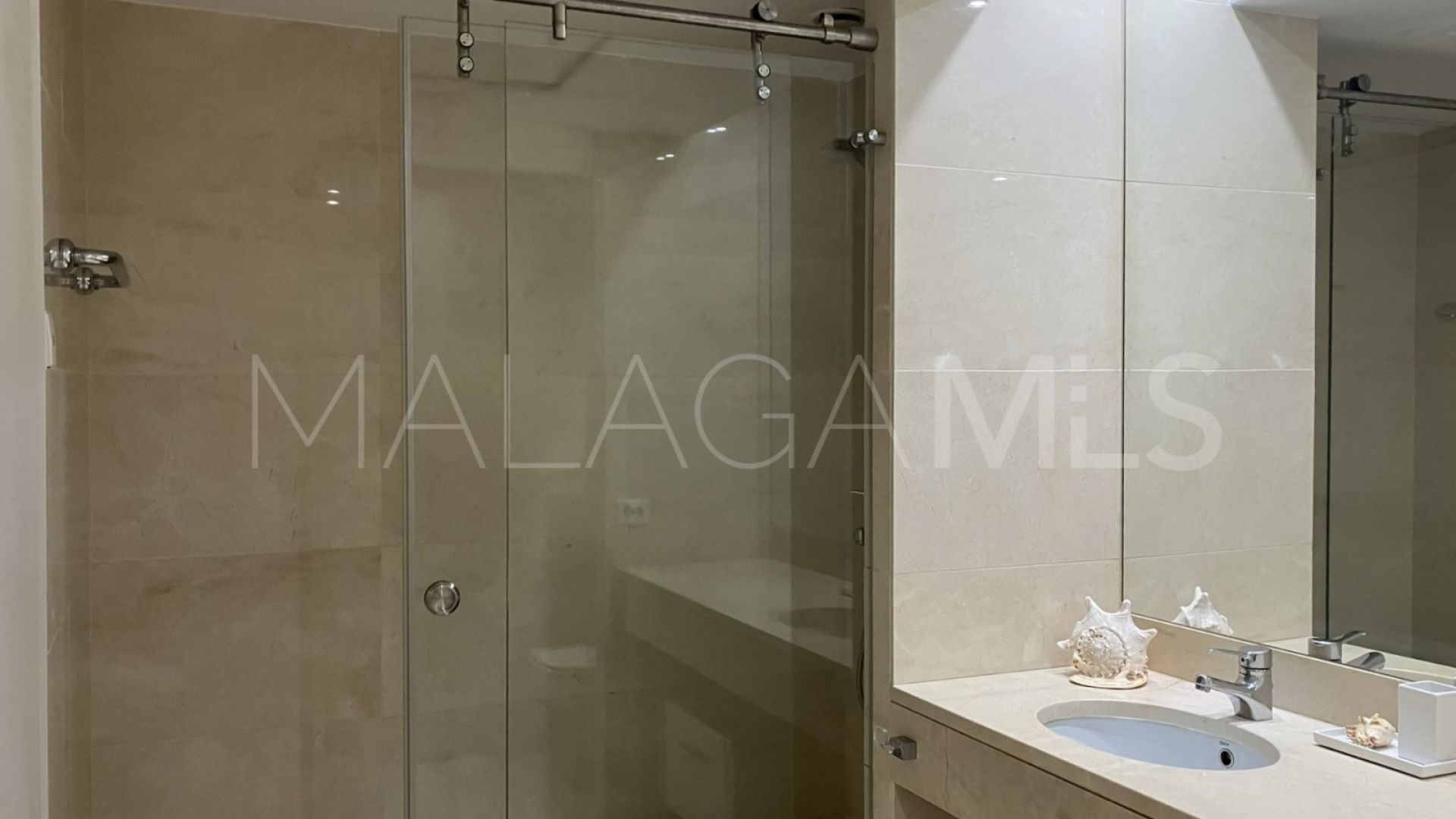 Wohnung for sale in Marbella - Puerto Banus