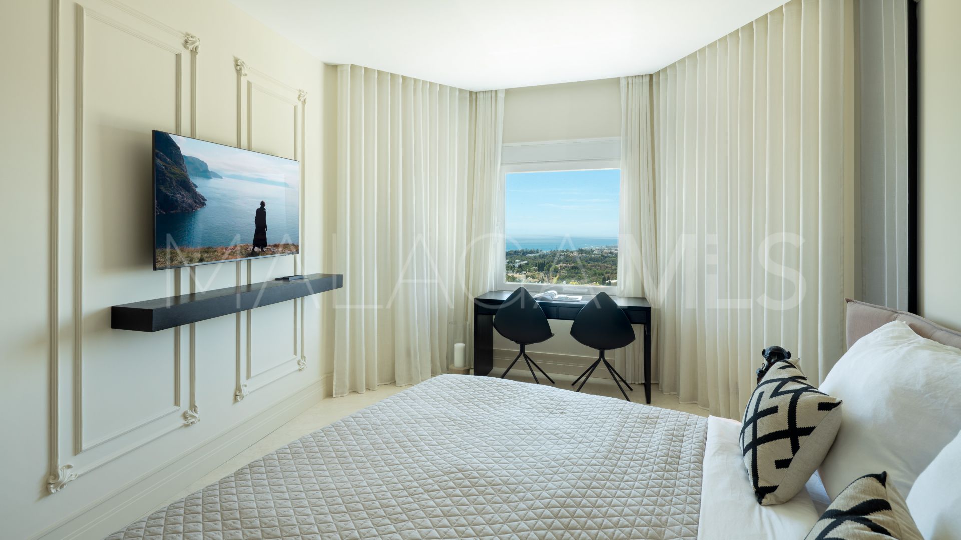 Penthouse with 4 bedrooms for sale in Marbella Golden Mile