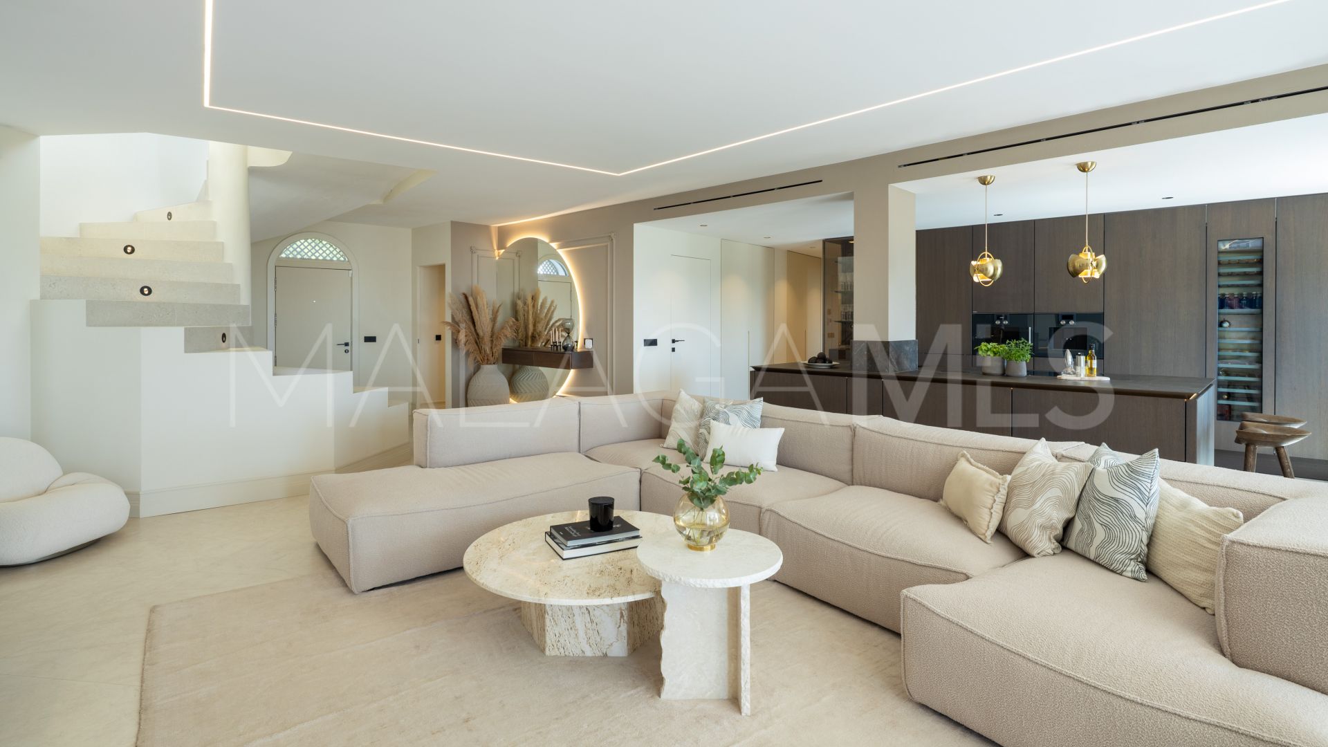 Penthouse with 4 bedrooms for sale in Marbella Golden Mile