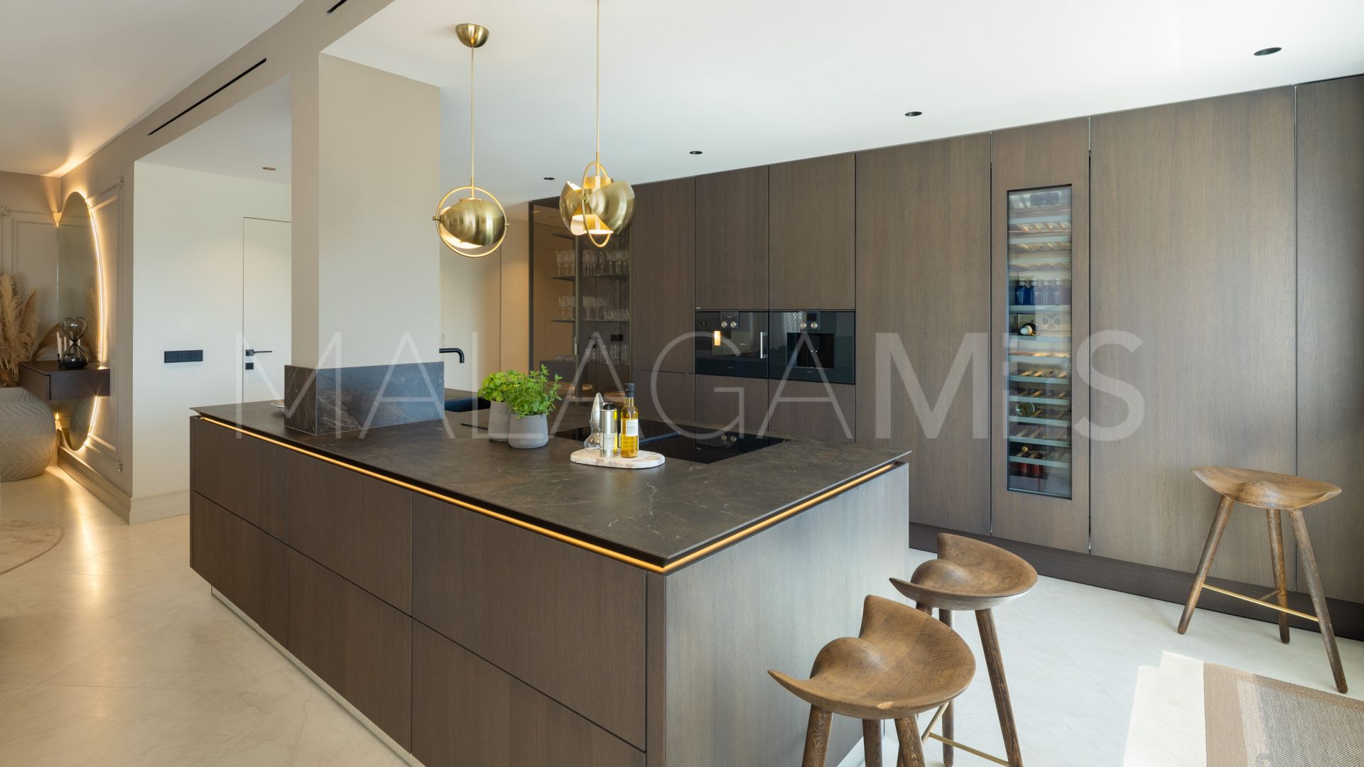 Penthouse with 4 bedrooms for sale in Marbella Golden Mile