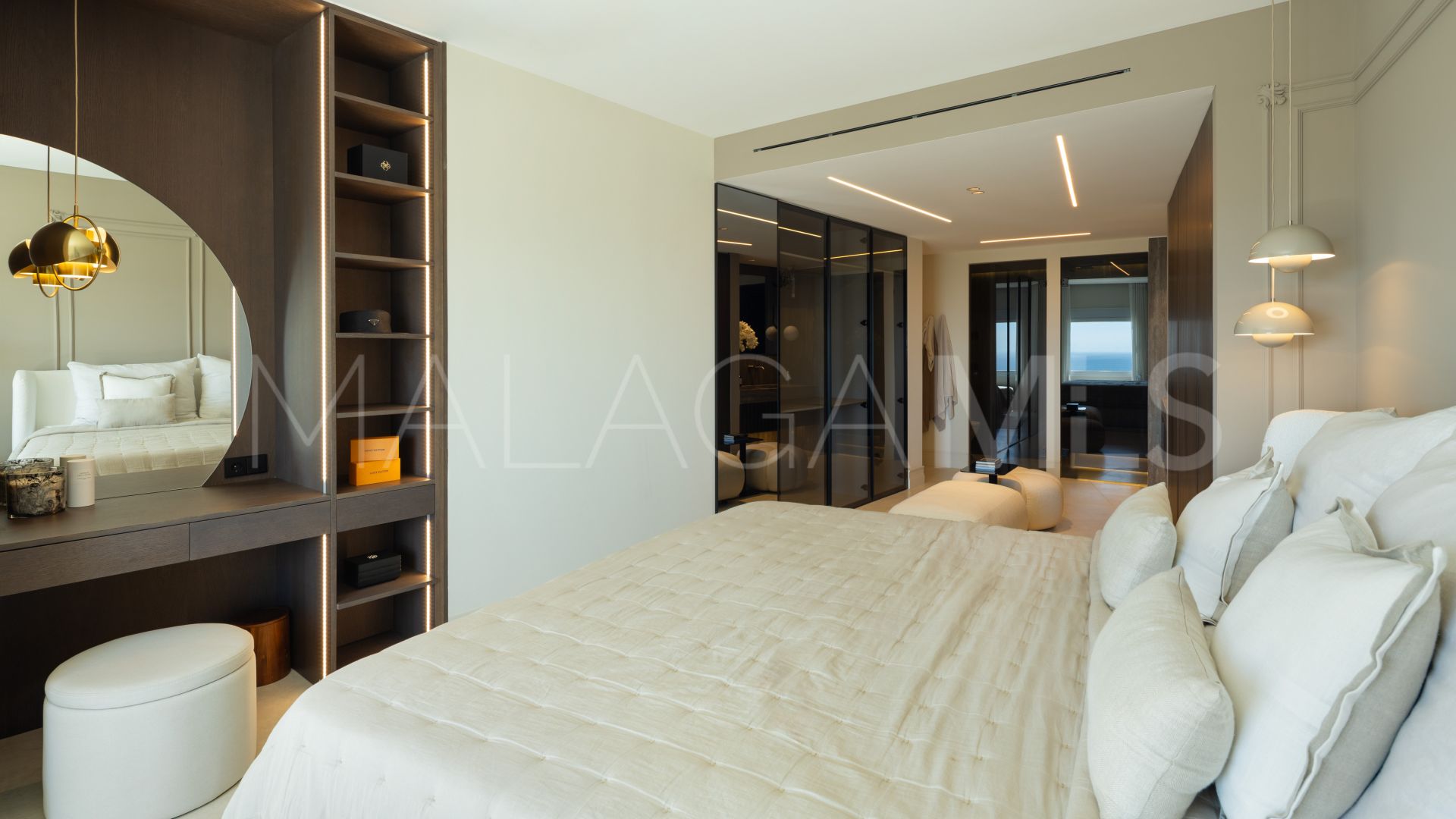 Penthouse with 4 bedrooms for sale in Marbella Golden Mile