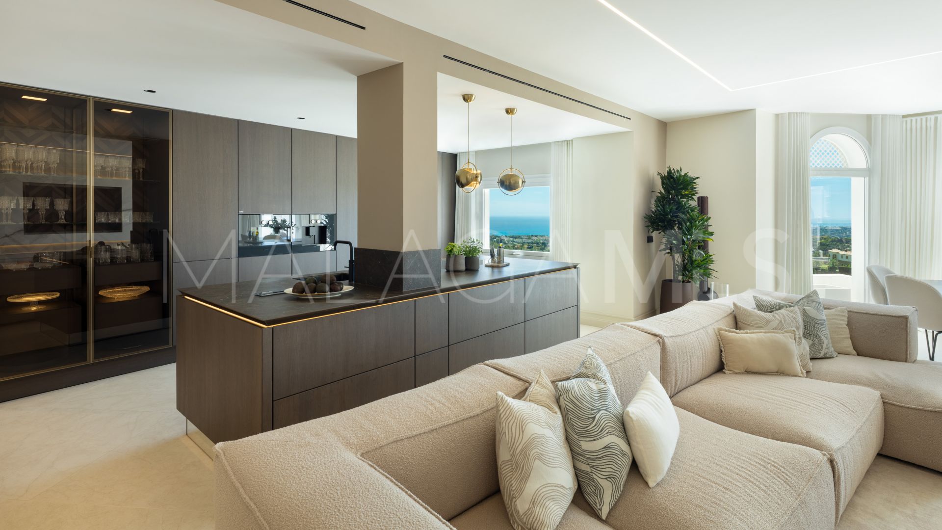 Penthouse with 4 bedrooms for sale in Marbella Golden Mile