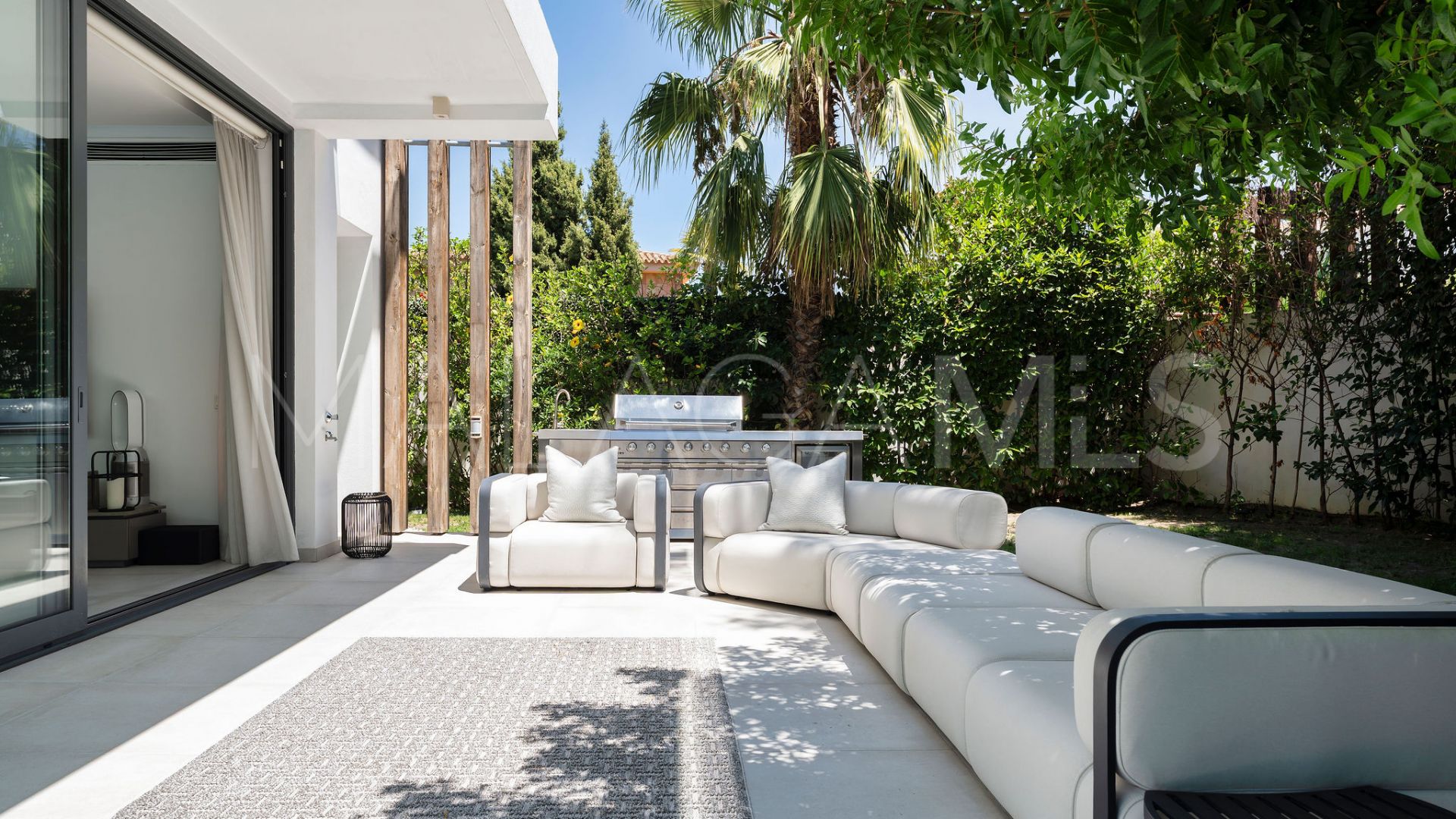 4 bedrooms villa in Estepona East for sale