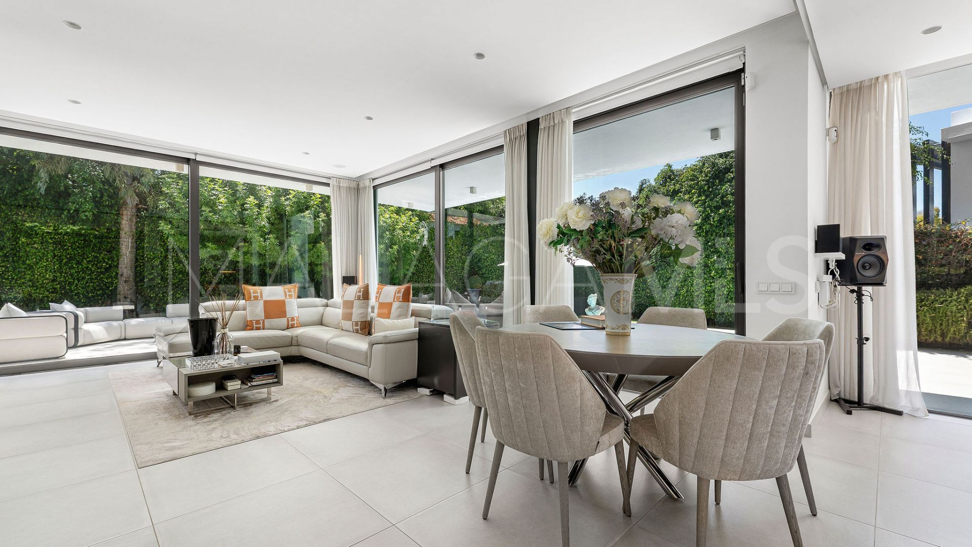 4 bedrooms villa in Estepona East for sale