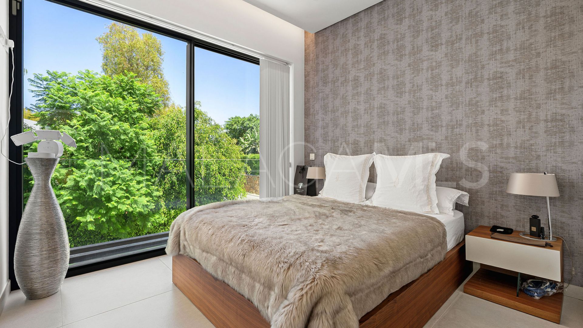 4 bedrooms villa in Estepona East for sale