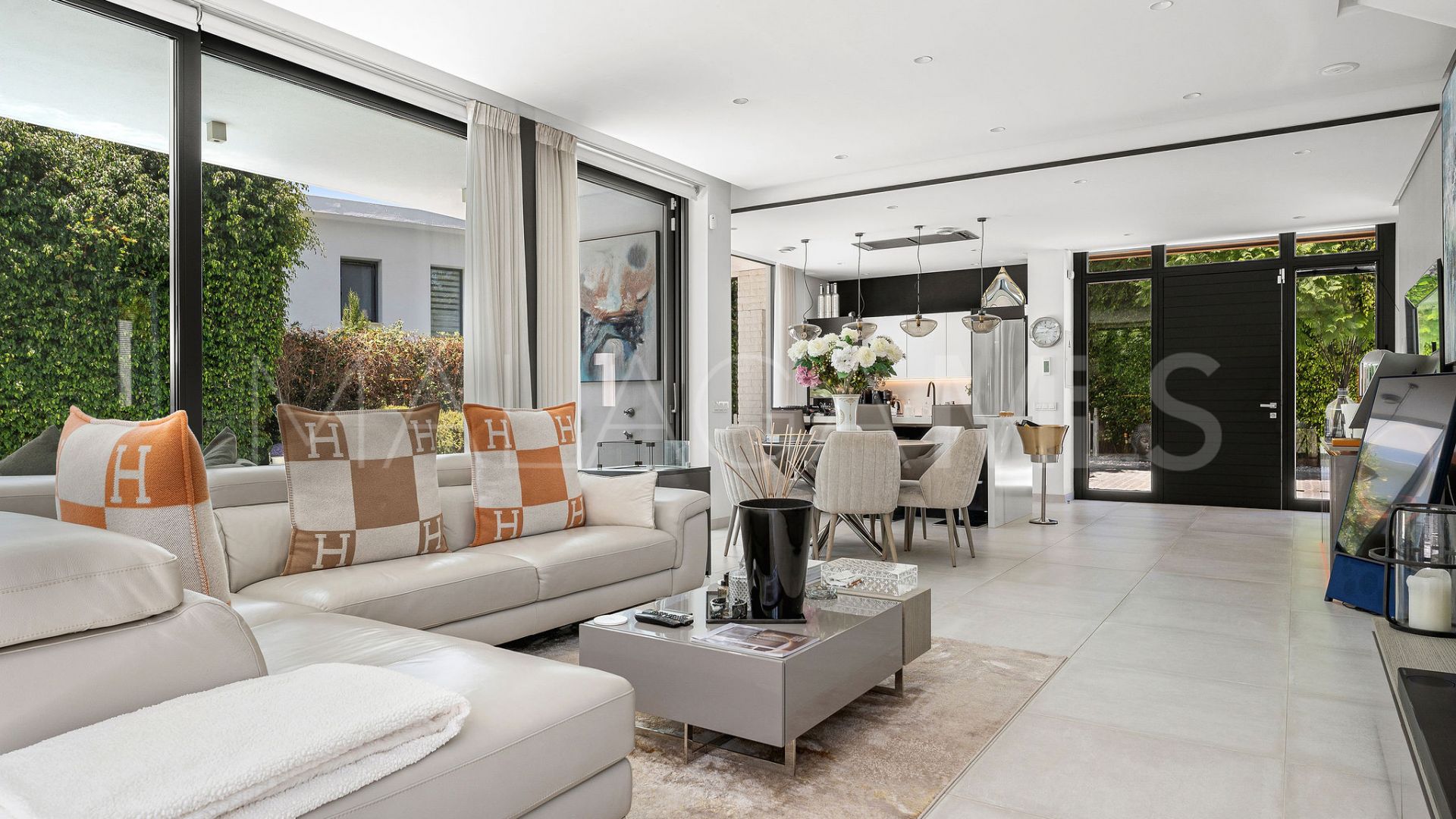 4 bedrooms villa in Estepona East for sale