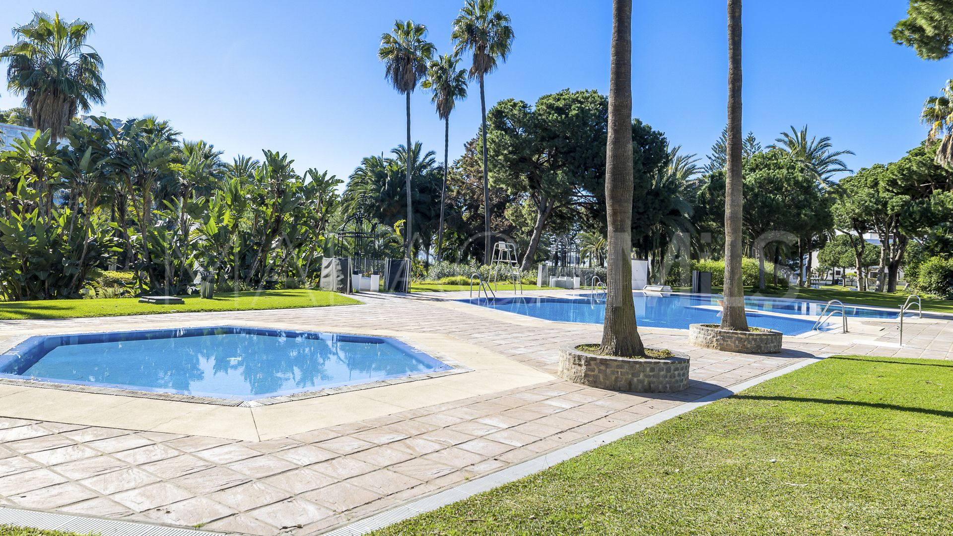 Lägenhet for sale in Playas del Duque