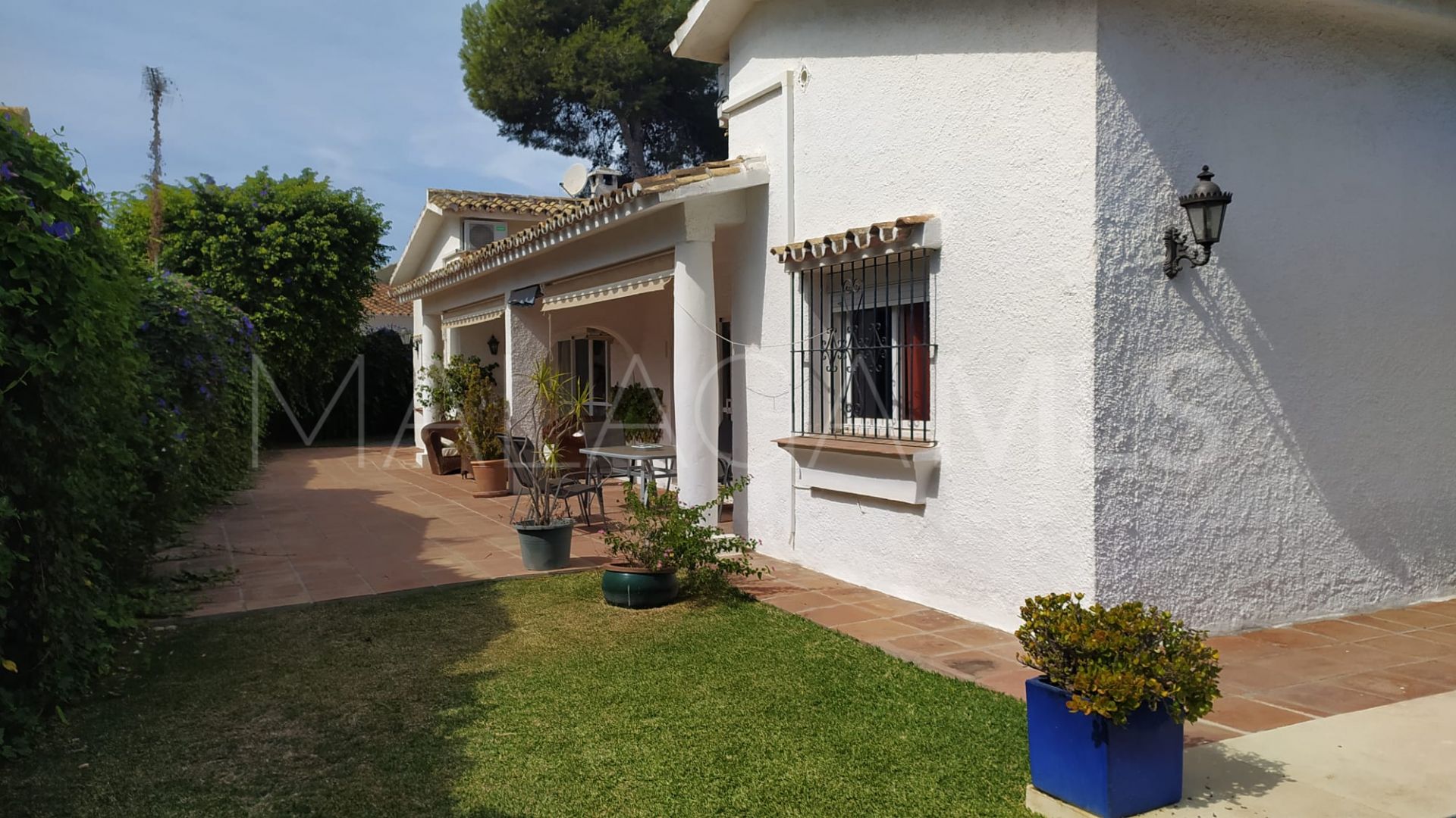 Villa for sale in Estepona with 4 bedrooms