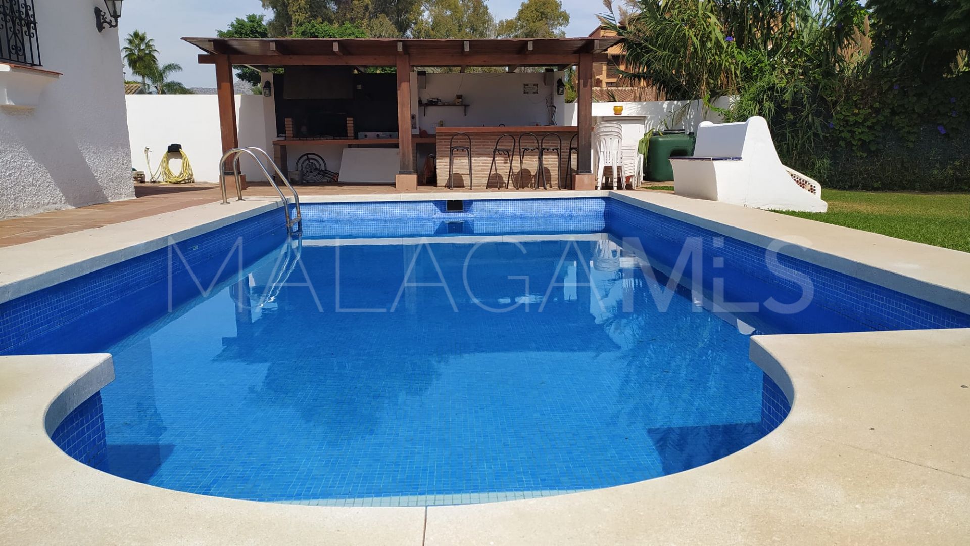 Villa for sale in Estepona with 4 bedrooms