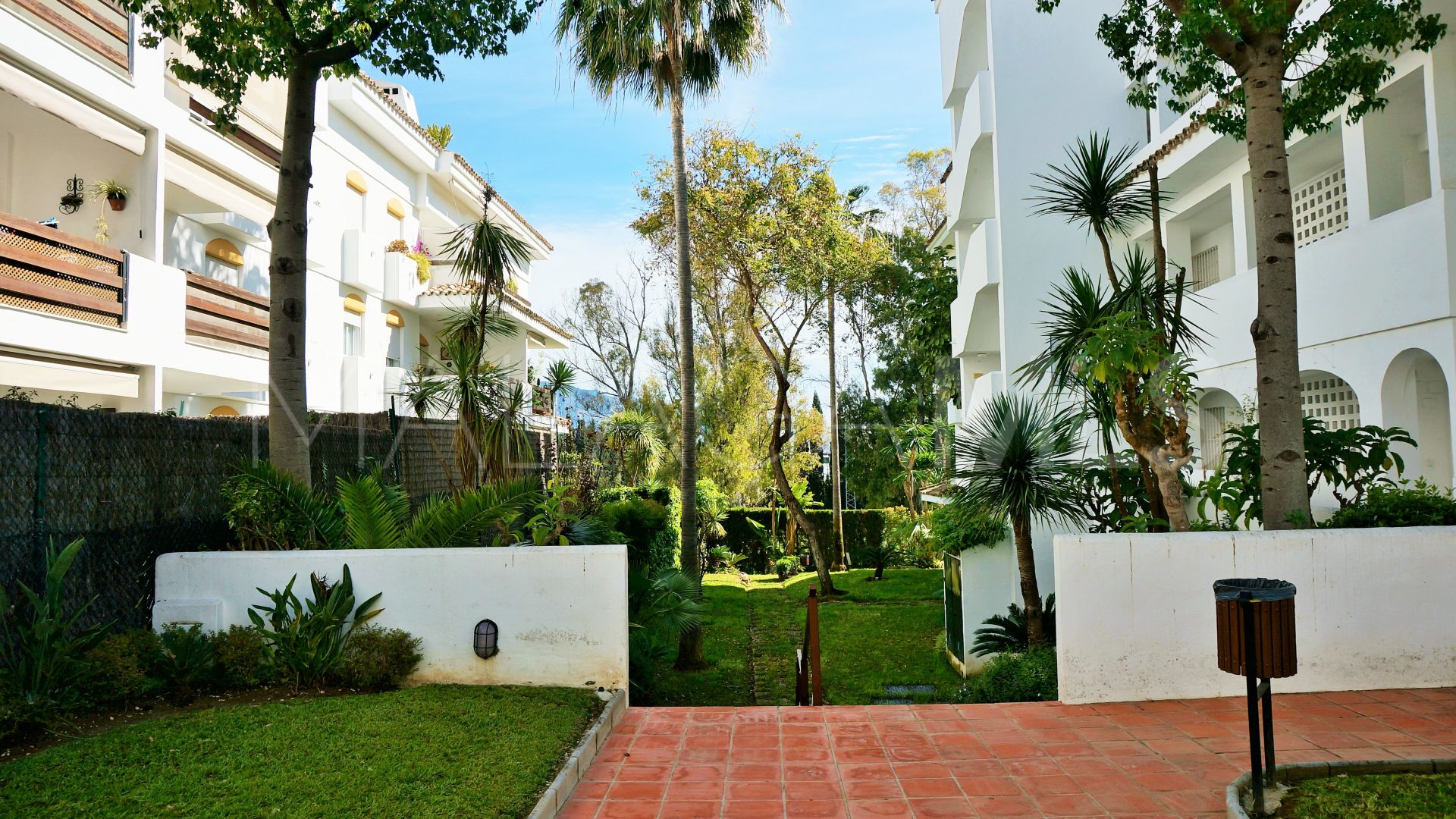 5 bedrooms Guadalmina Baja apartment for sale