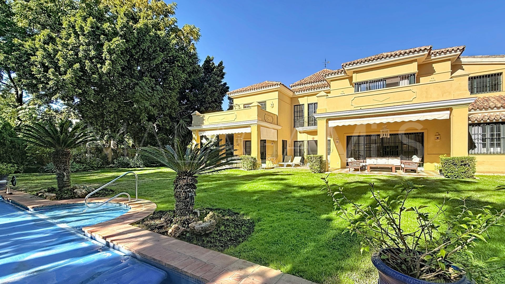 Villa for sale in Casasola