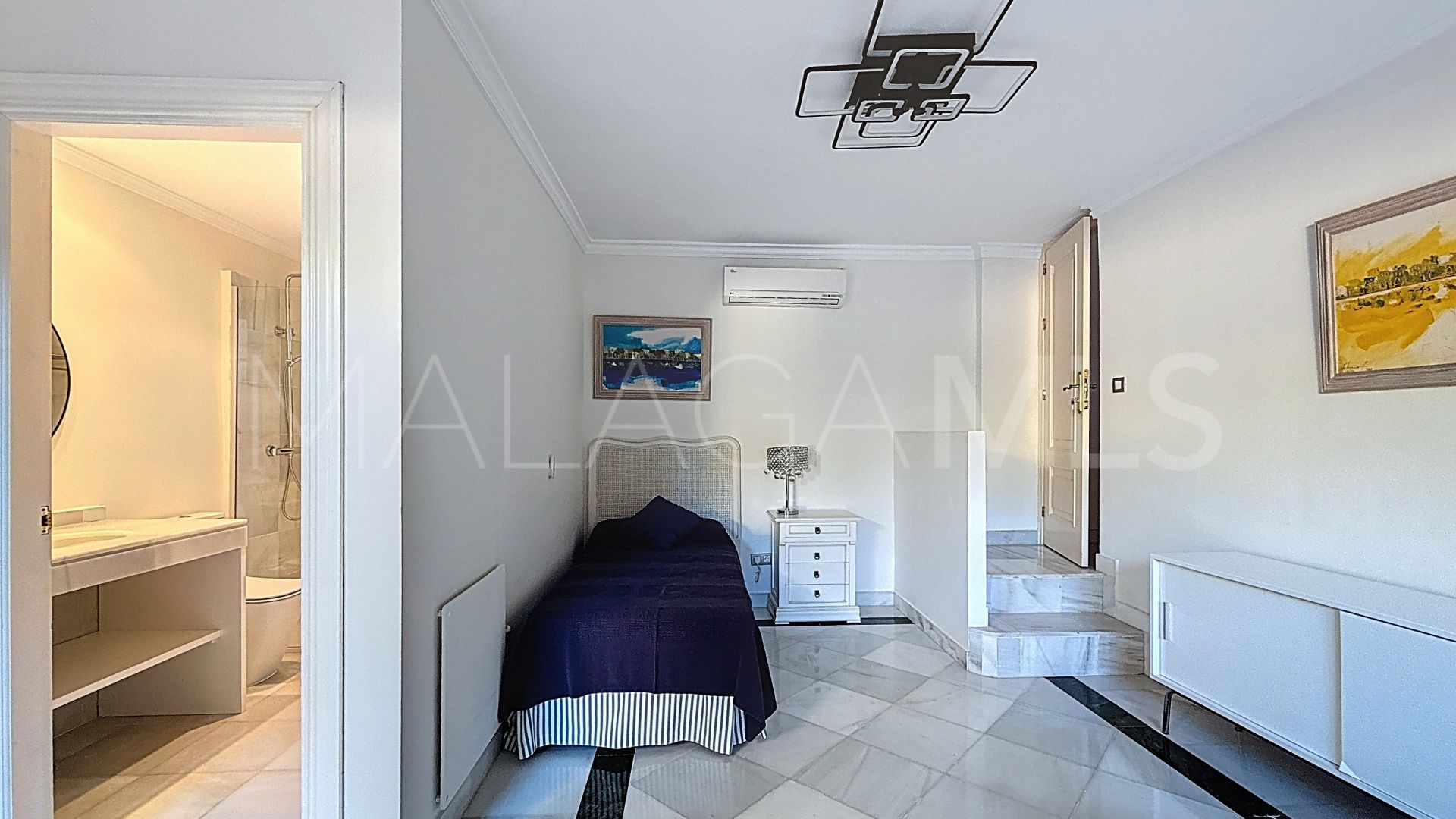 Villa for sale in Casasola