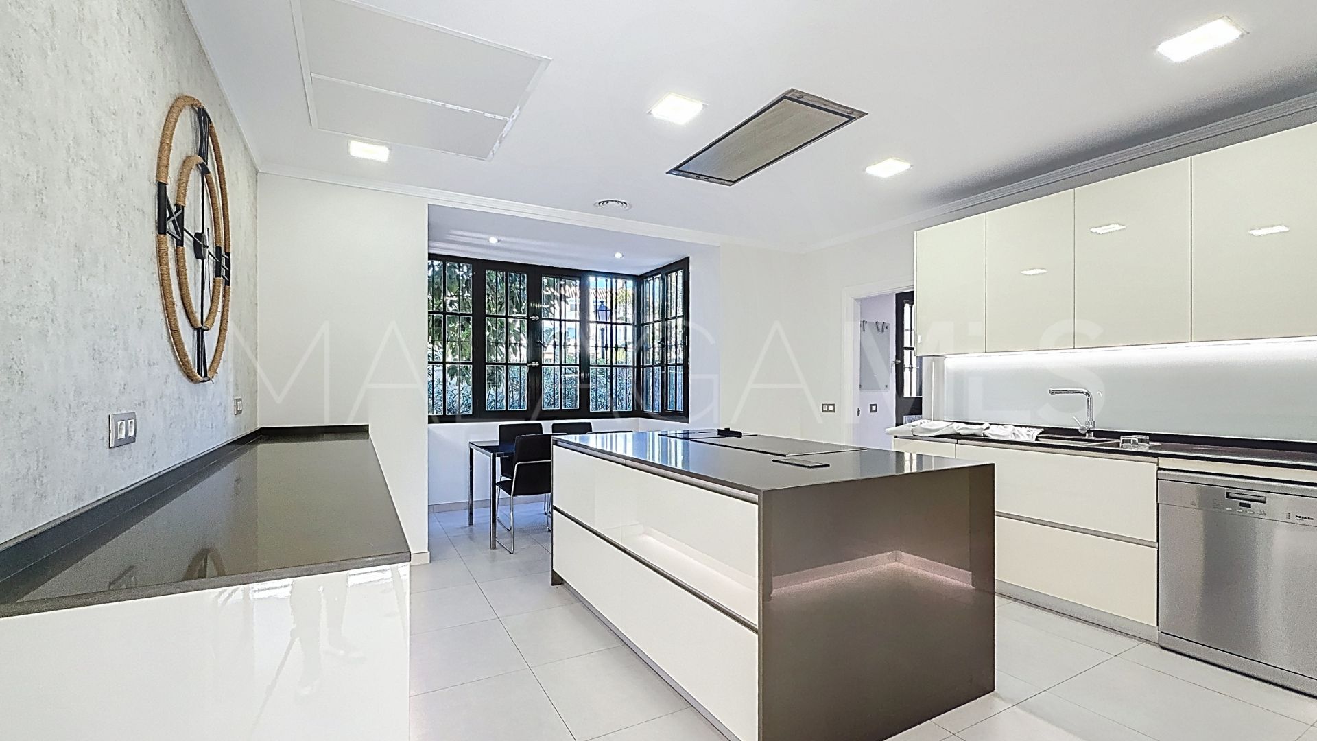 Villa for sale in Casasola