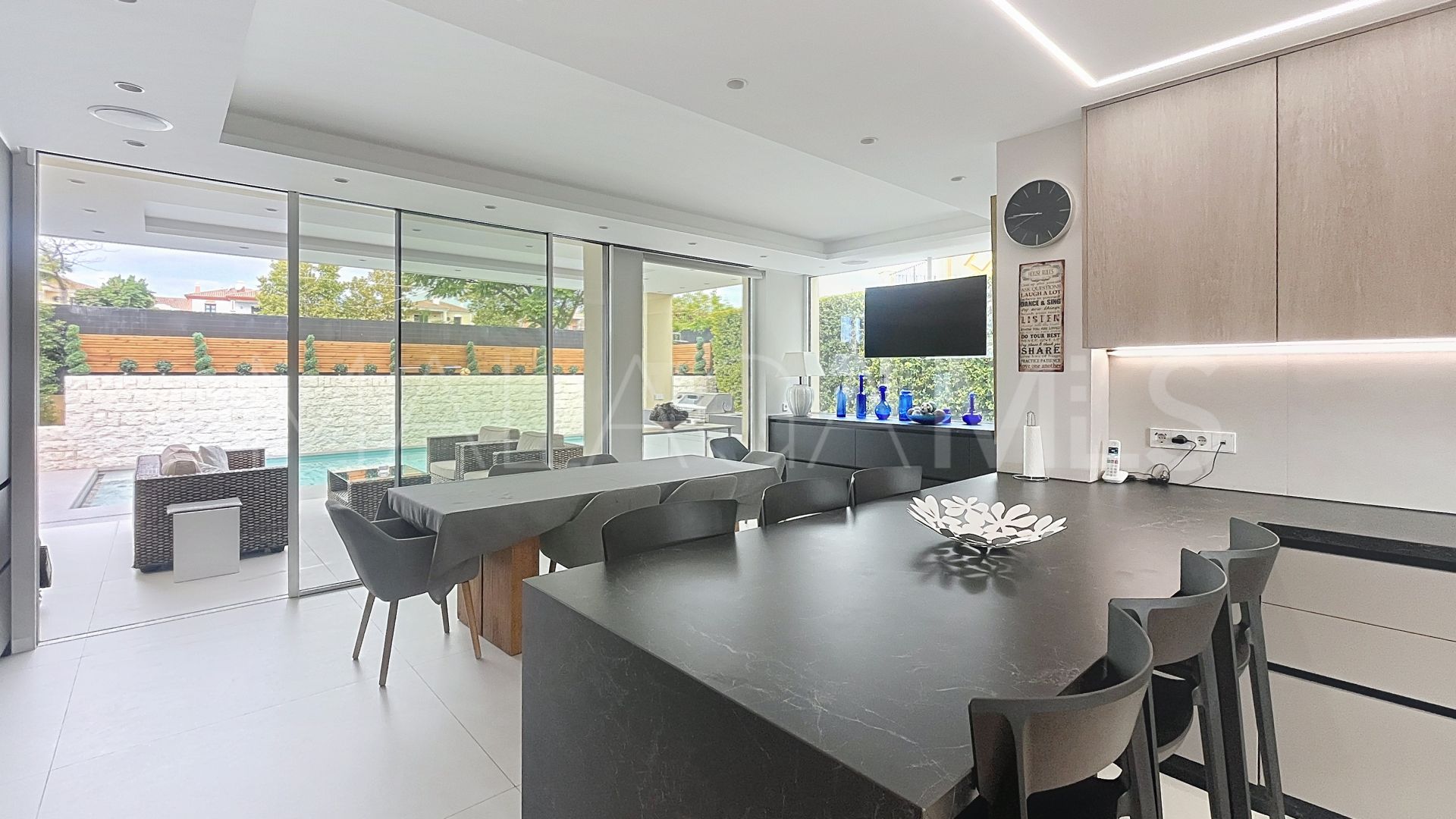 Villa with 4 bedrooms a la venta in Isla de Guadalmina