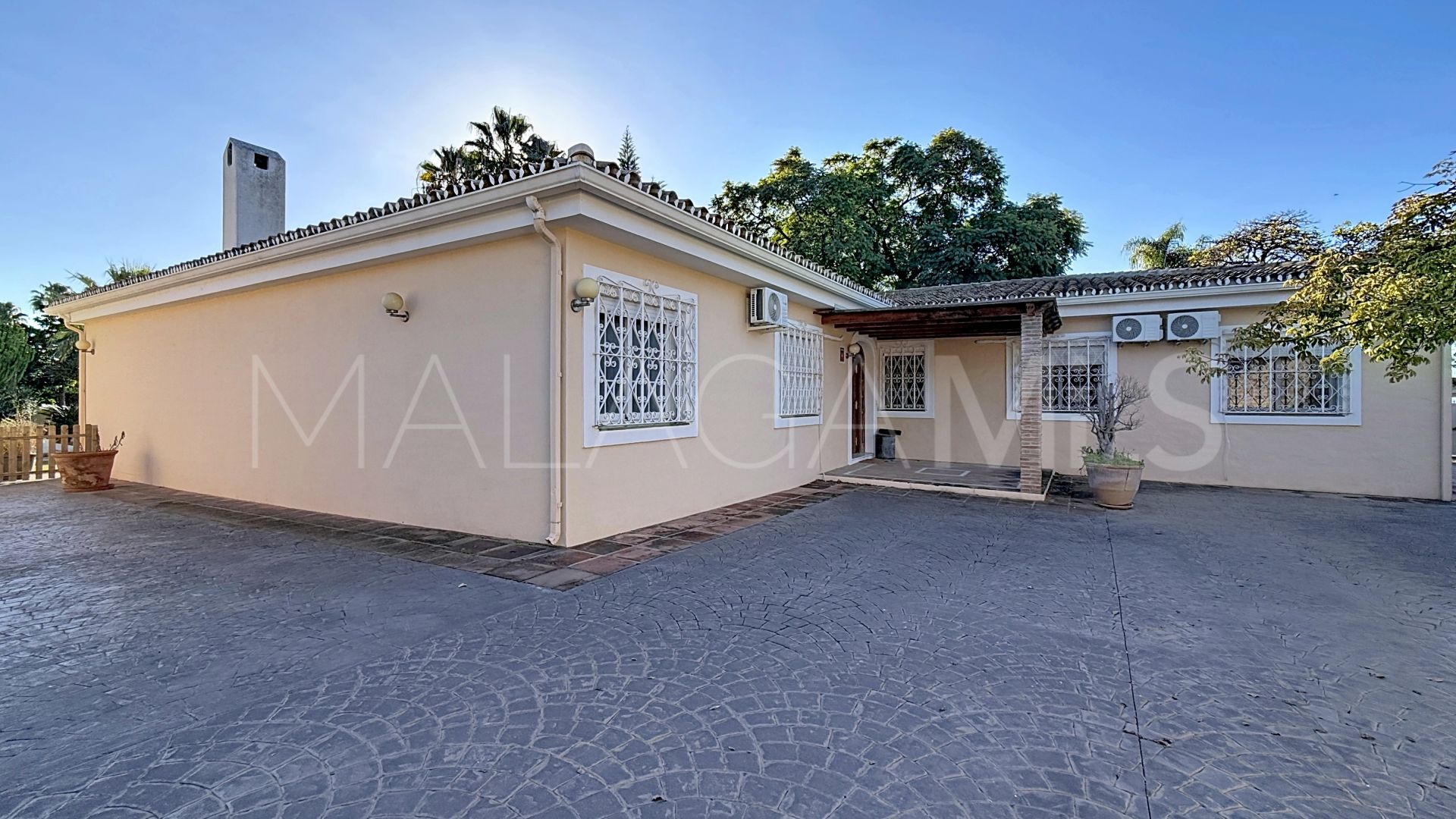 Villa for sale in La Resina Golf