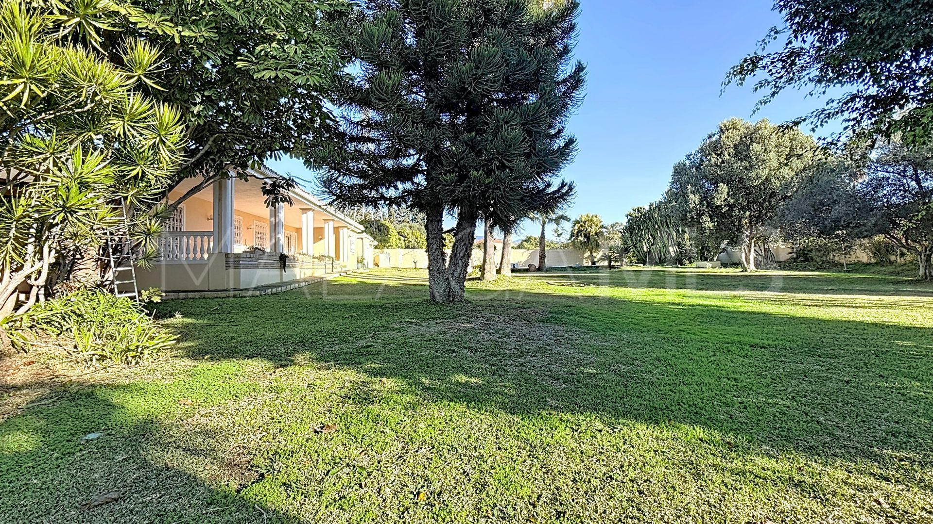 Villa for sale in La Resina Golf