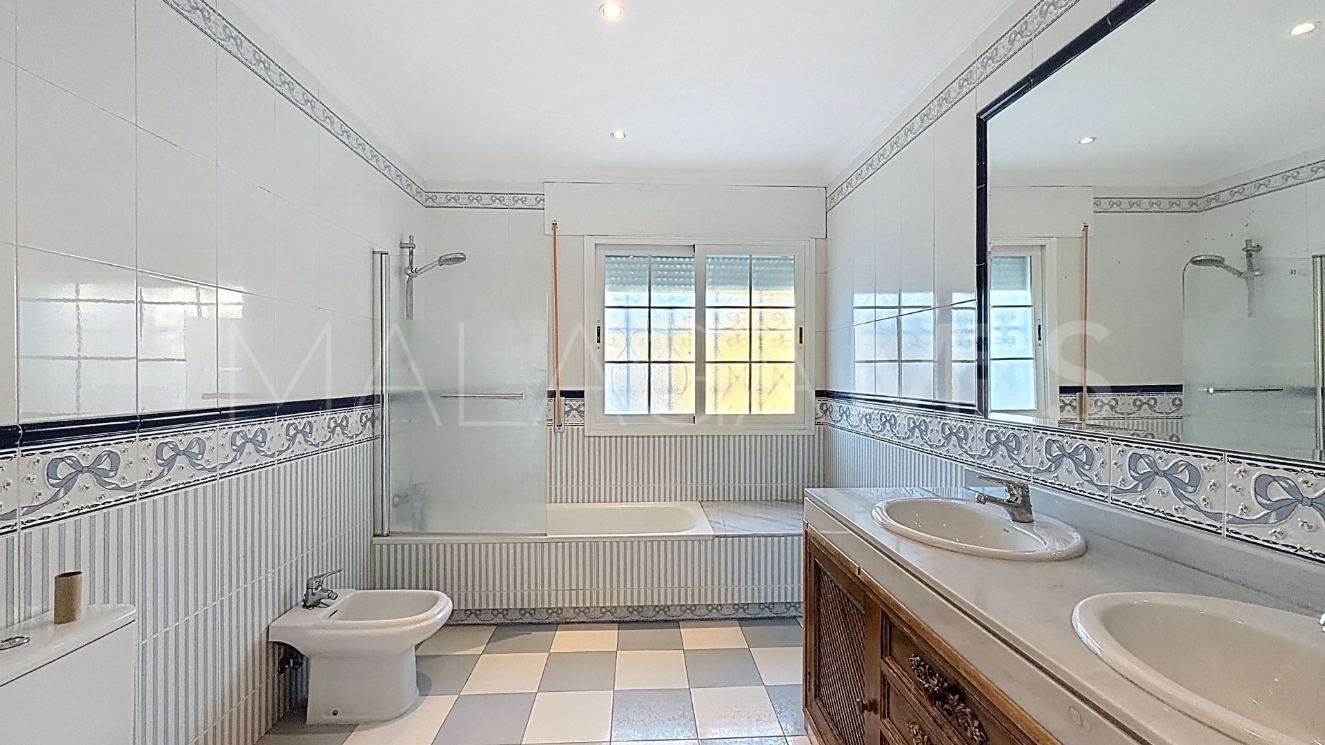 Villa for sale in La Resina Golf