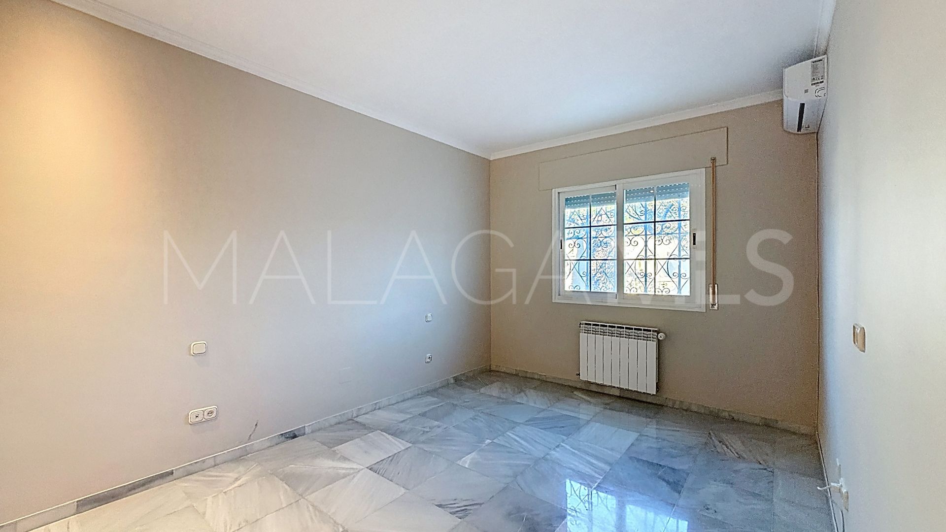 Villa for sale in La Resina Golf