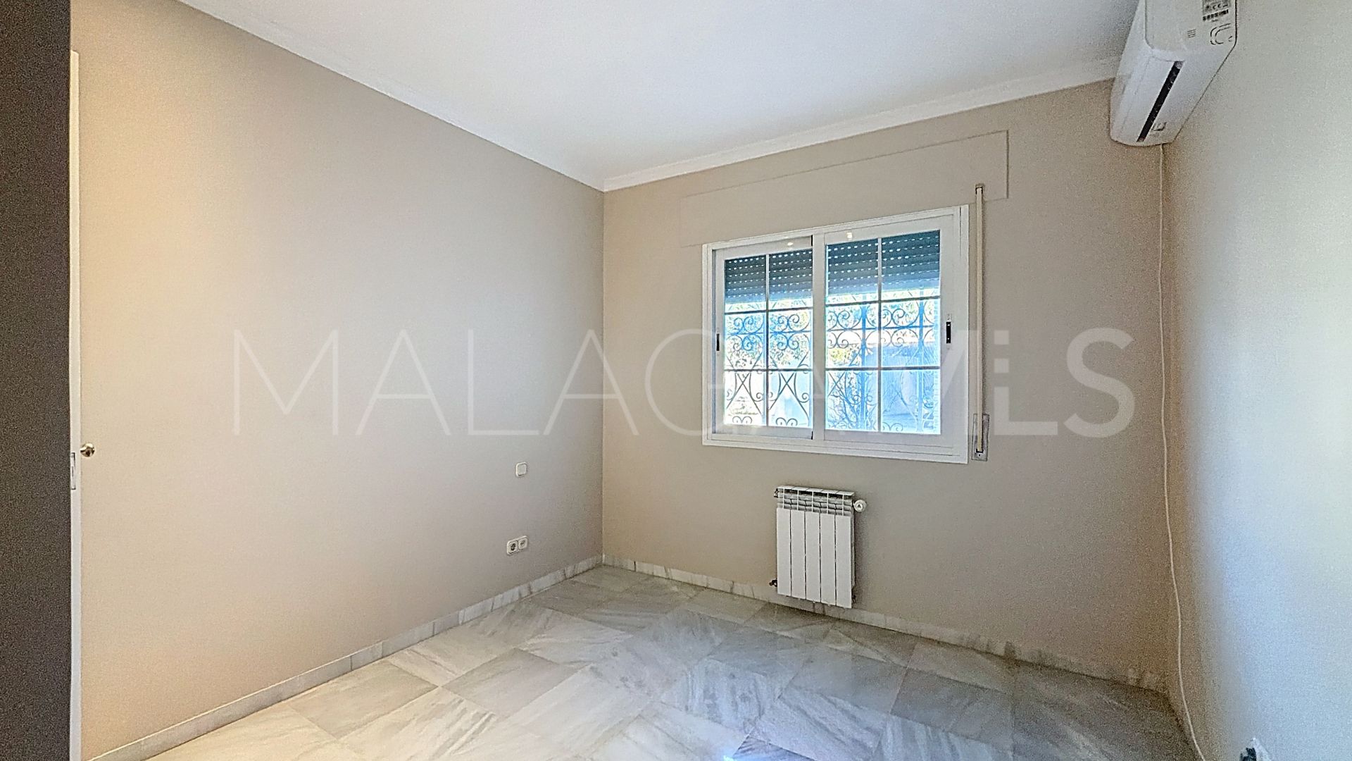 Villa for sale in La Resina Golf