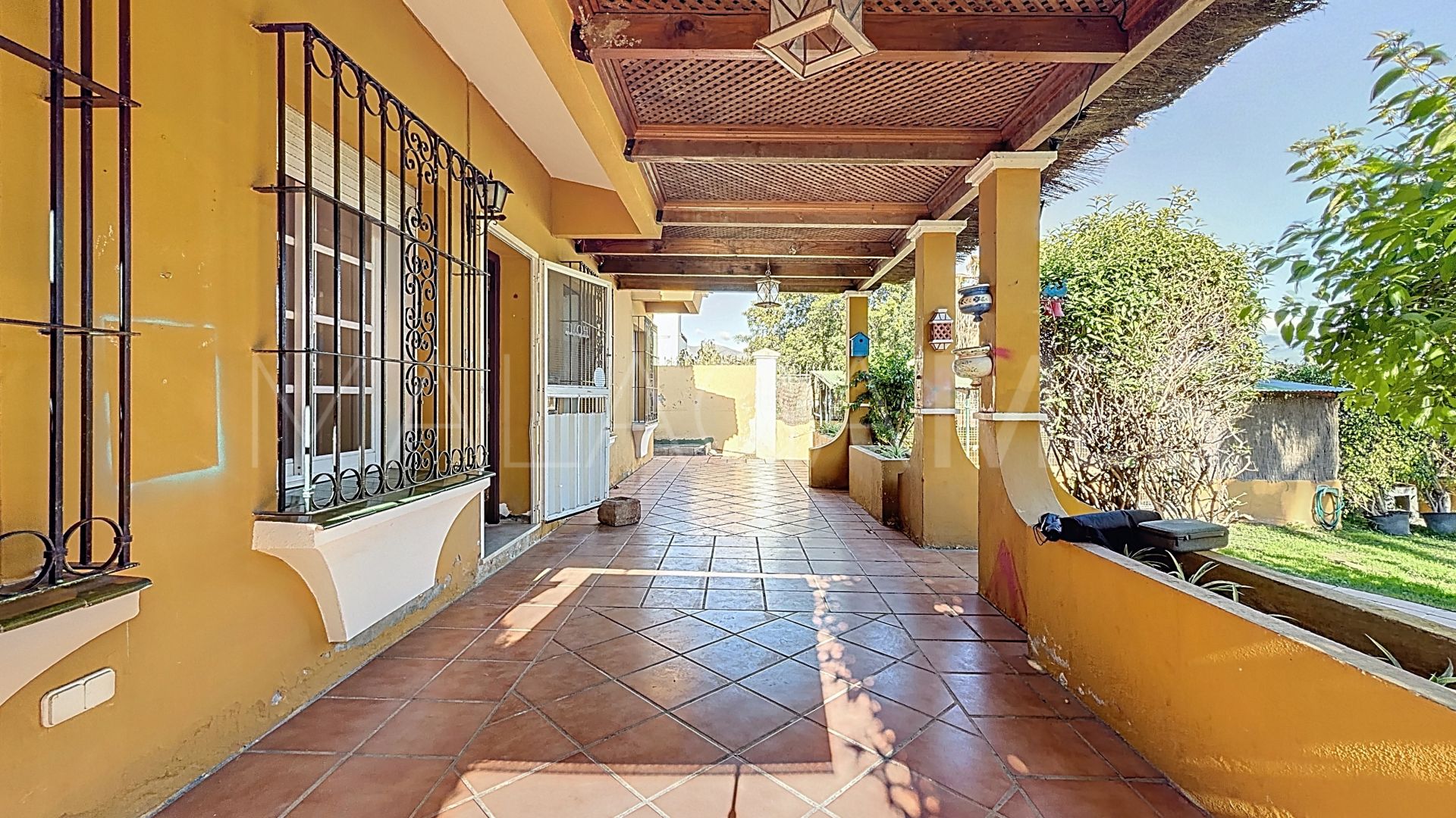 Hus i byn for sale in El Padron