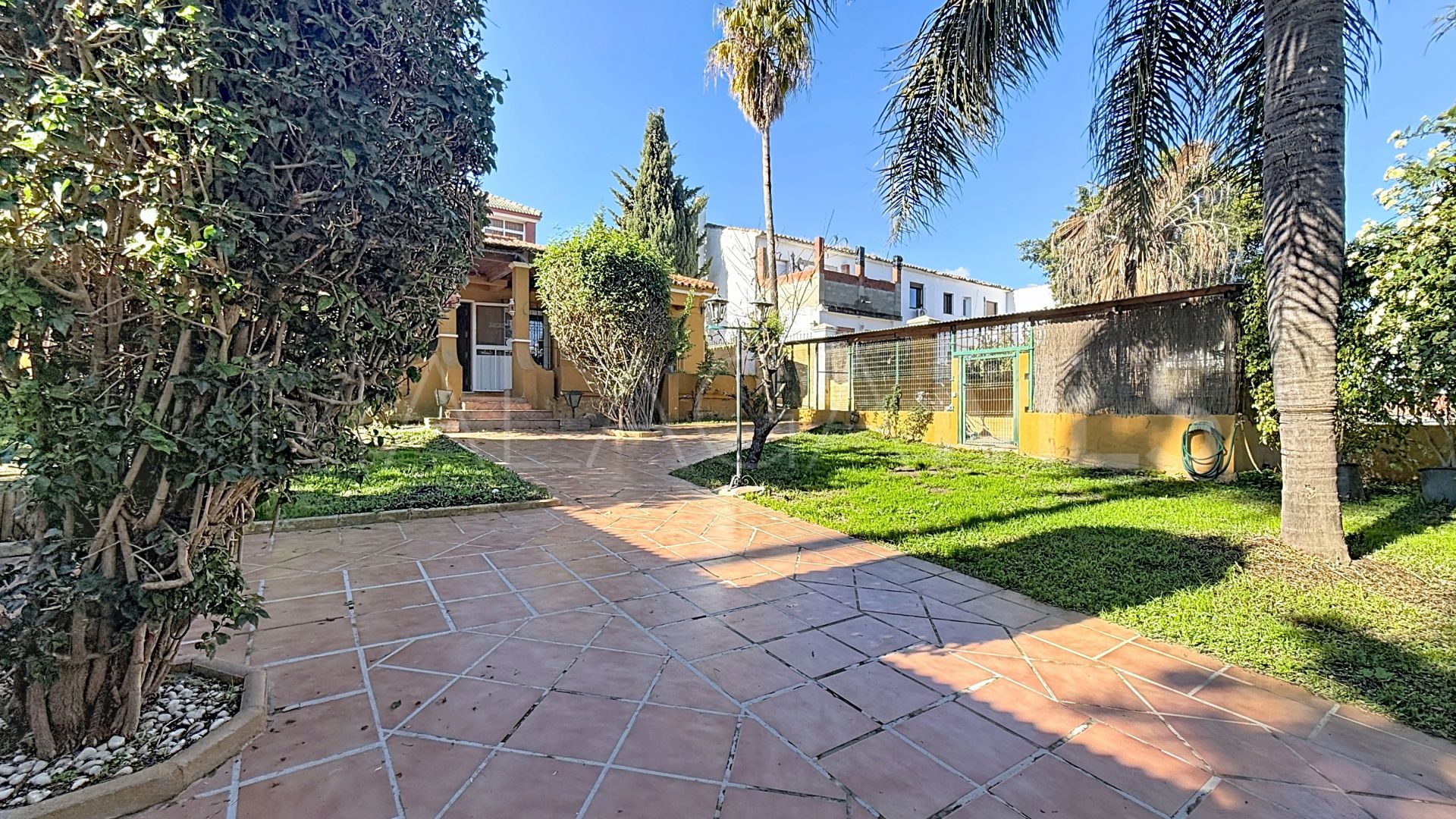 Hus i byn for sale in El Padron