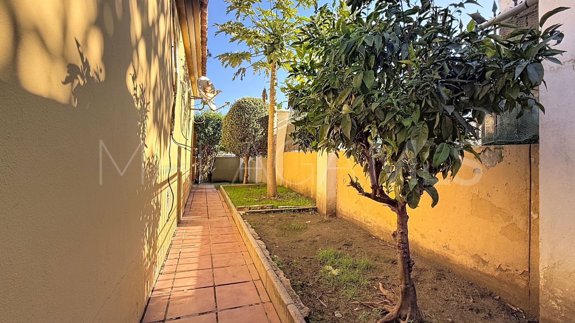 Hus i byn for sale in El Padron