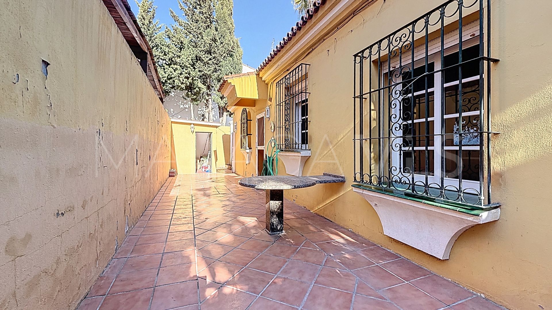 Hus i byn for sale in El Padron