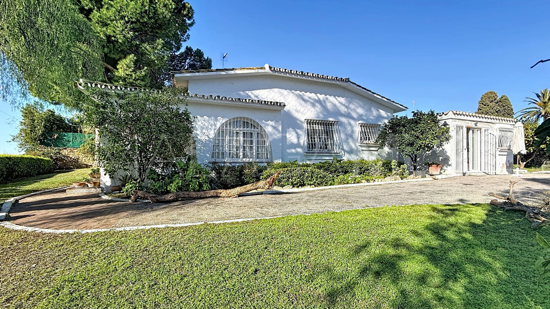 Villa for sale in Guadalmina Alta