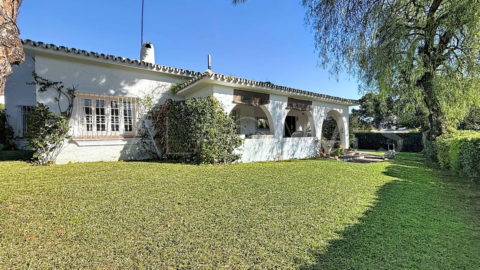 Villa for sale in Guadalmina Alta