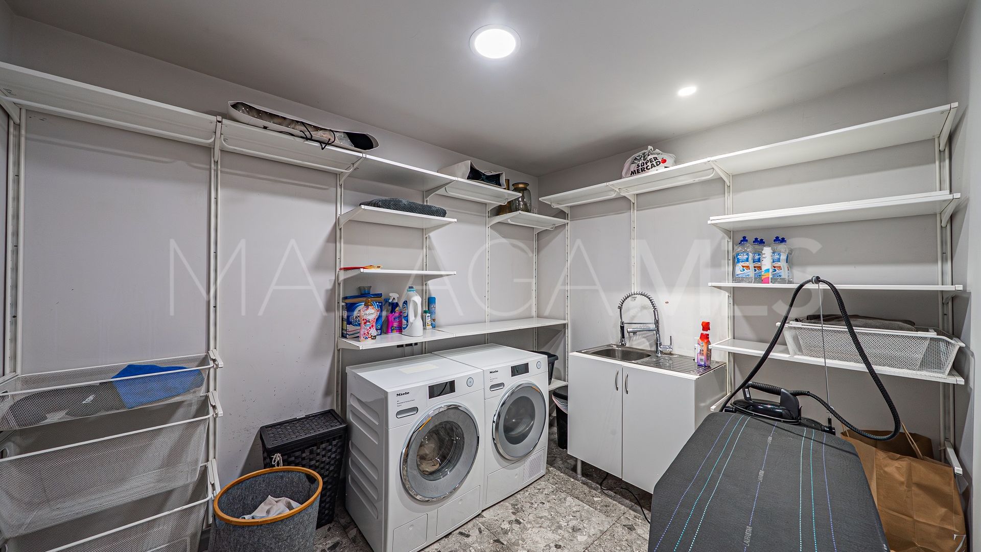 Villa for sale in Guadalmina Baja