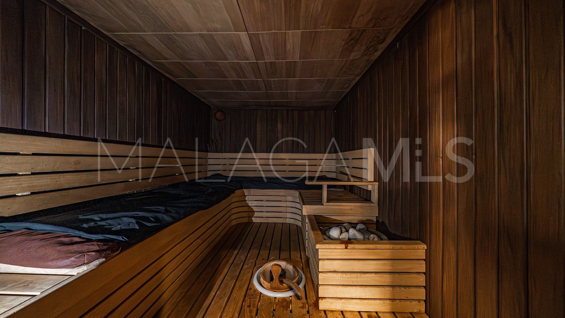 Villa for sale in Guadalmina Baja