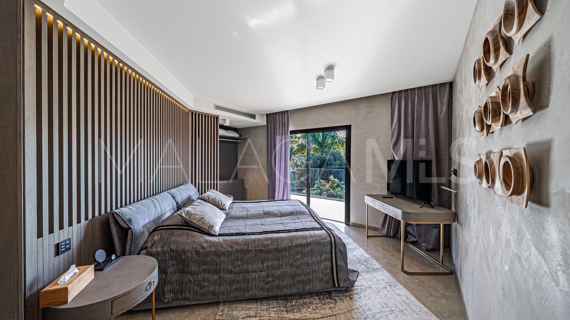 Villa for sale in Guadalmina Baja