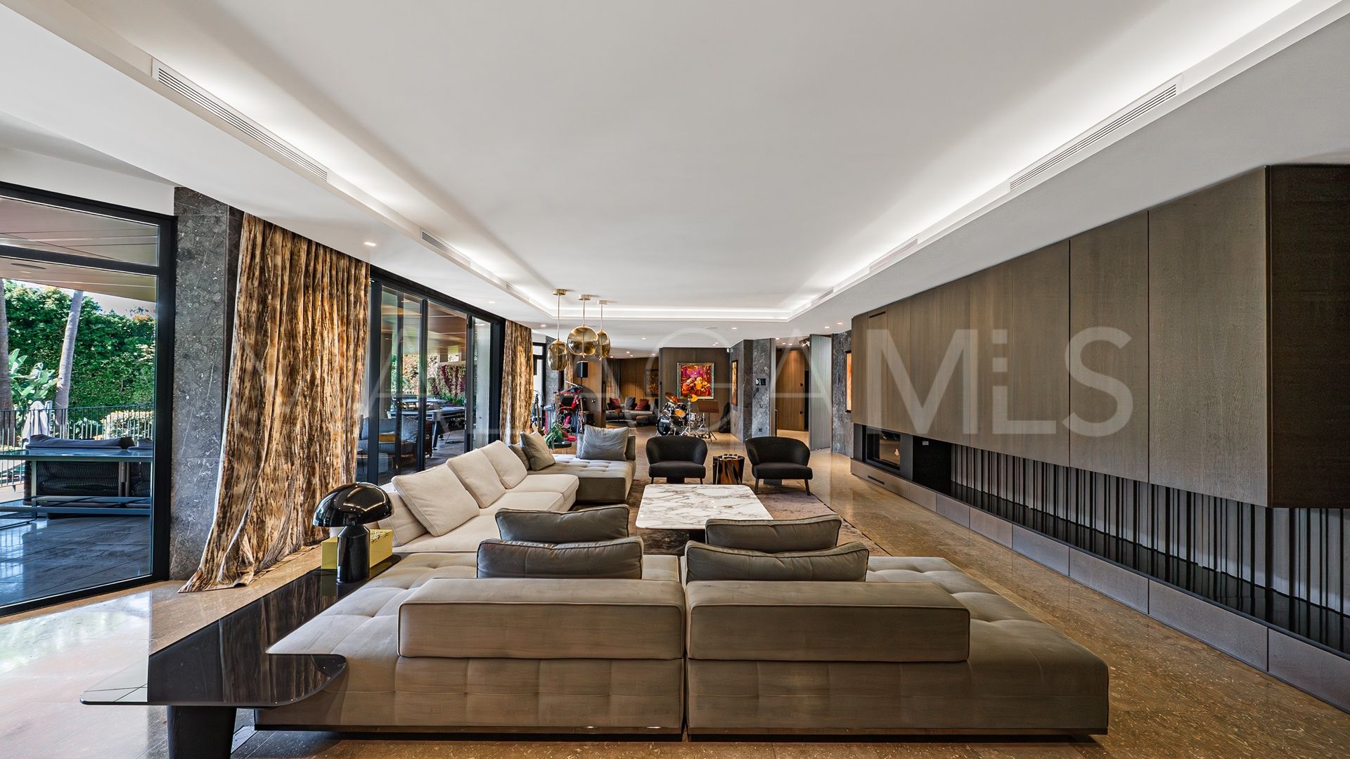 Villa for sale in Guadalmina Baja