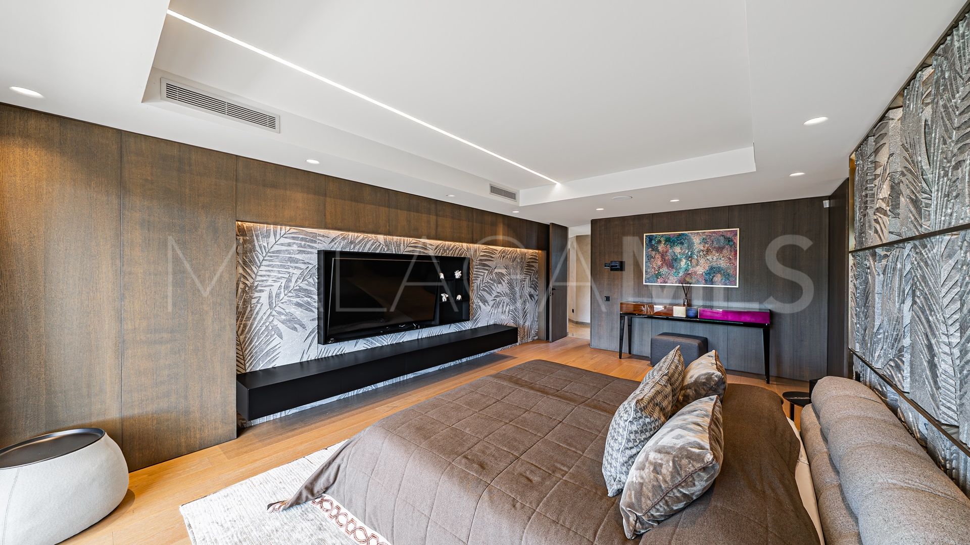 Villa for sale in Guadalmina Baja