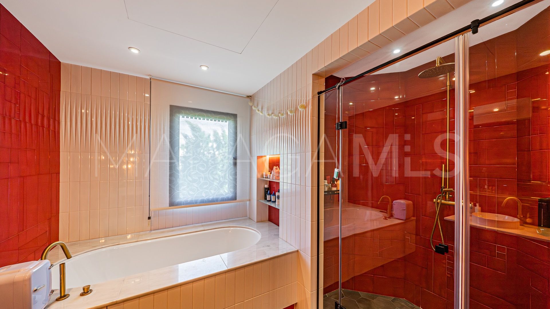Villa for sale in Guadalmina Baja