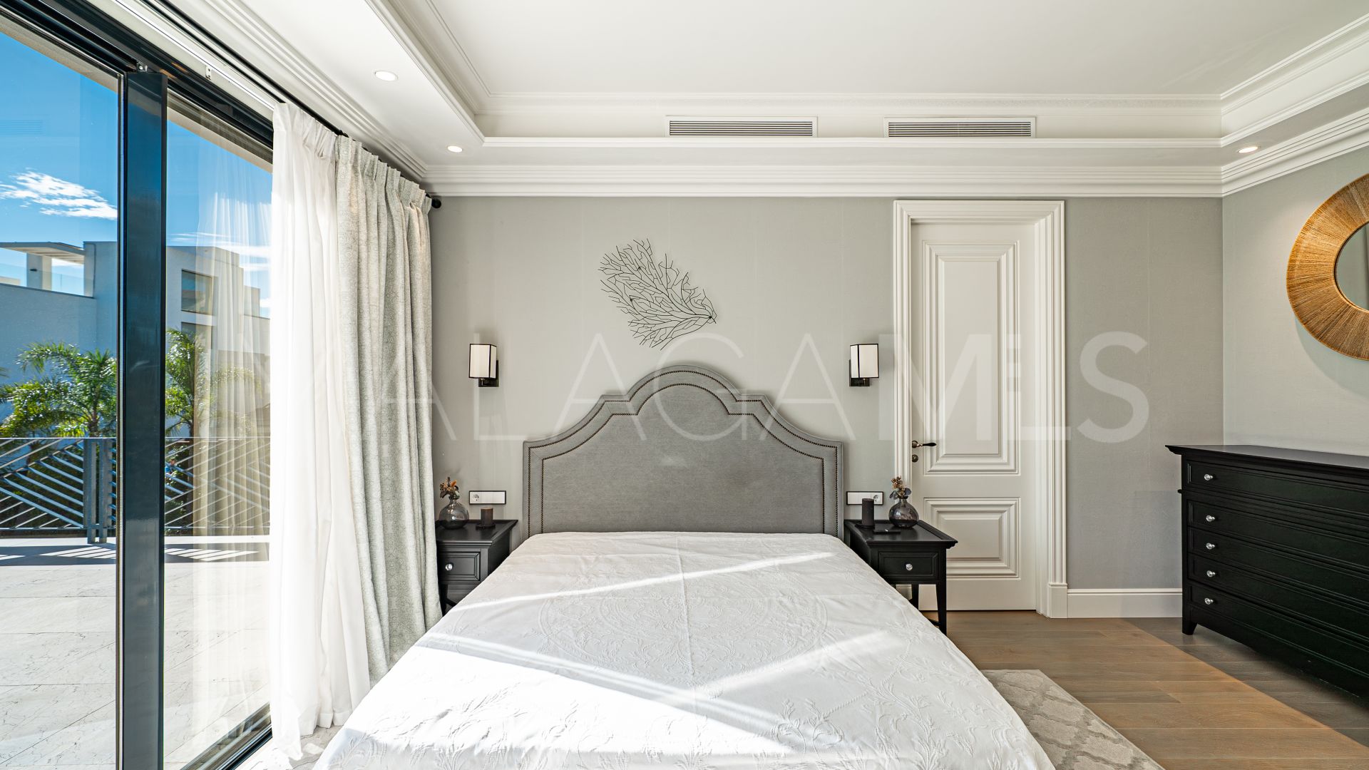 Buy villa de 6 bedrooms in Los Flamingos