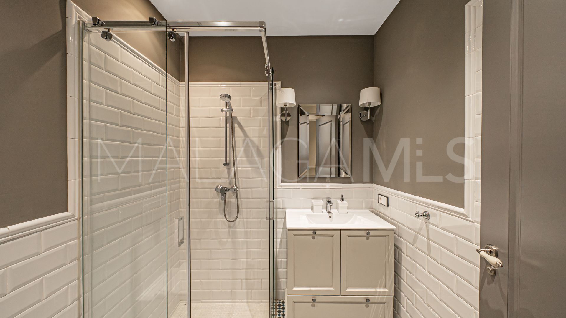 Buy villa de 6 bedrooms in Los Flamingos