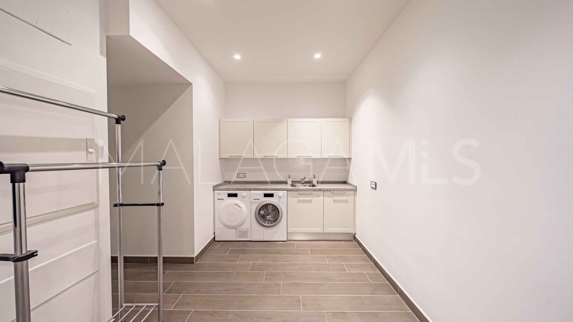 Buy villa de 6 bedrooms in Los Flamingos