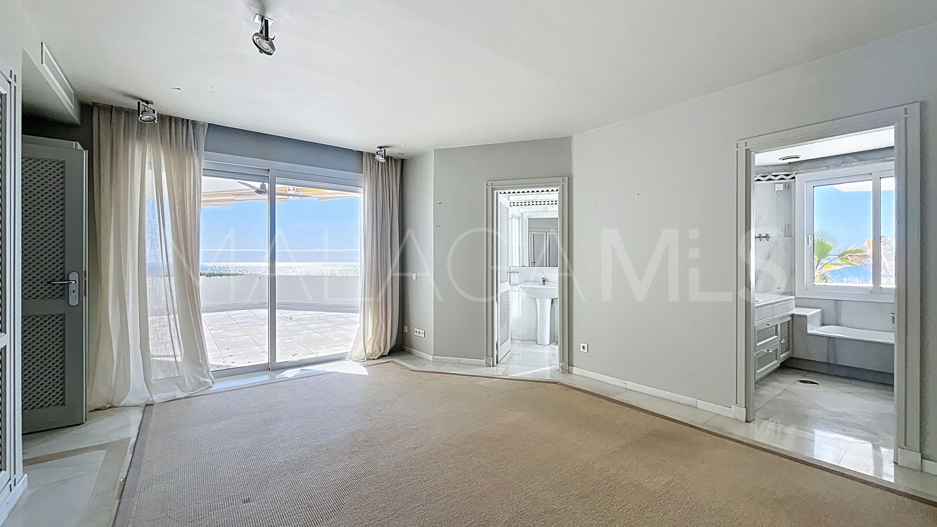Duplex for sale in Guadalmina Baja