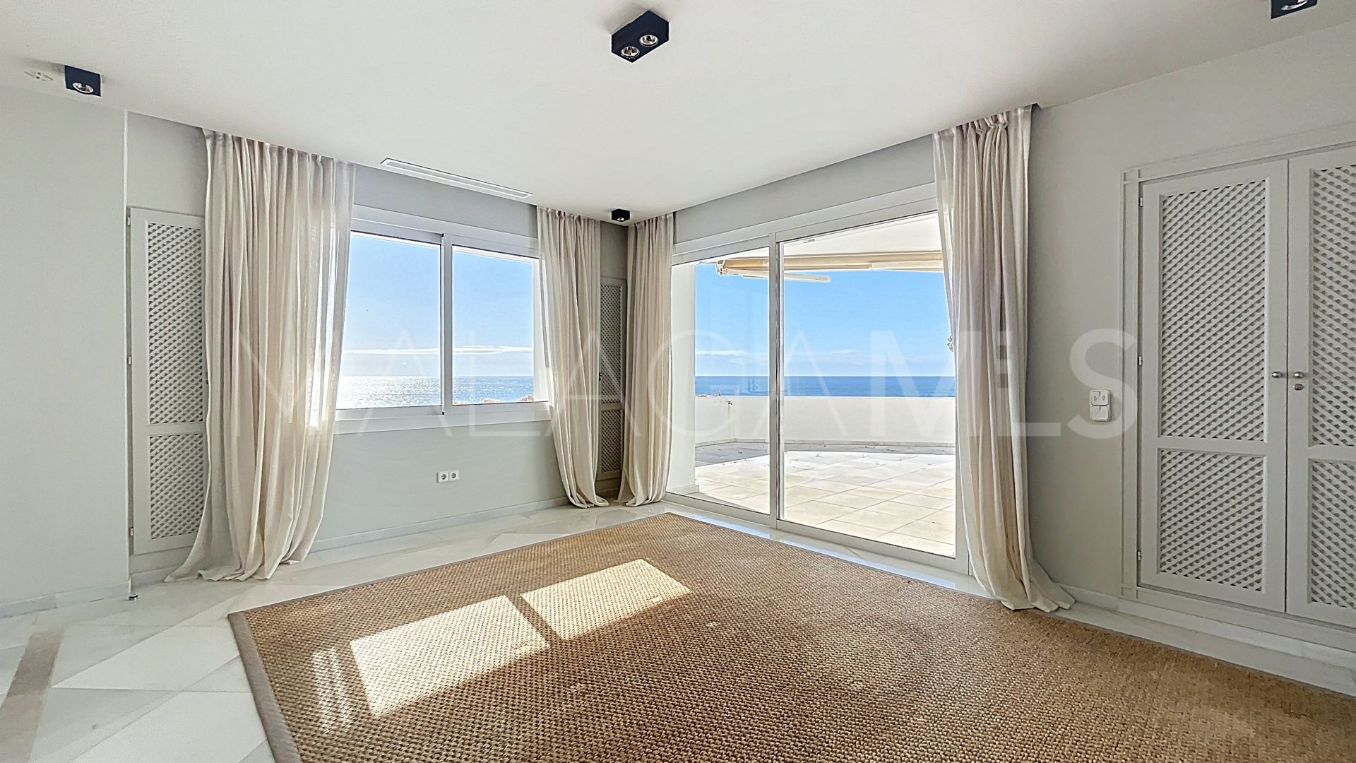 Duplex for sale in Guadalmina Baja