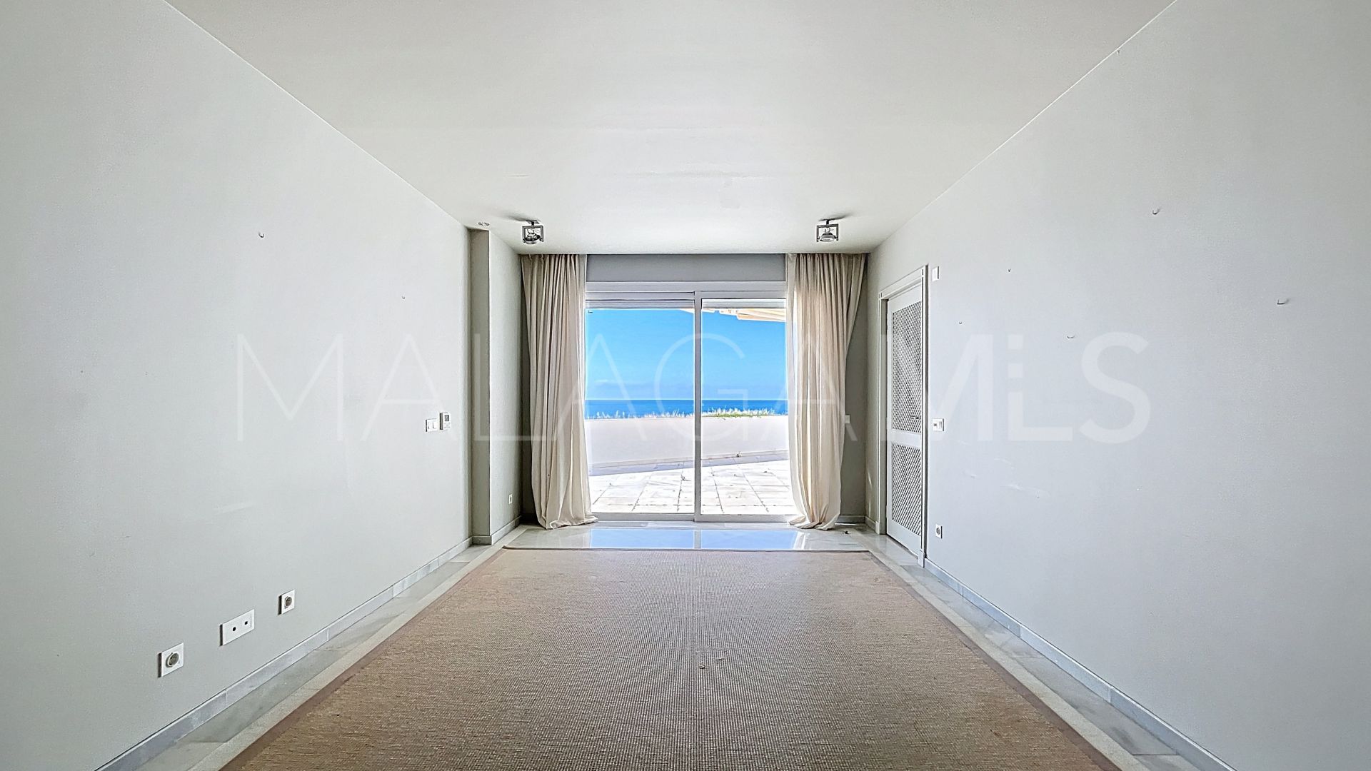 Duplex for sale in Guadalmina Baja