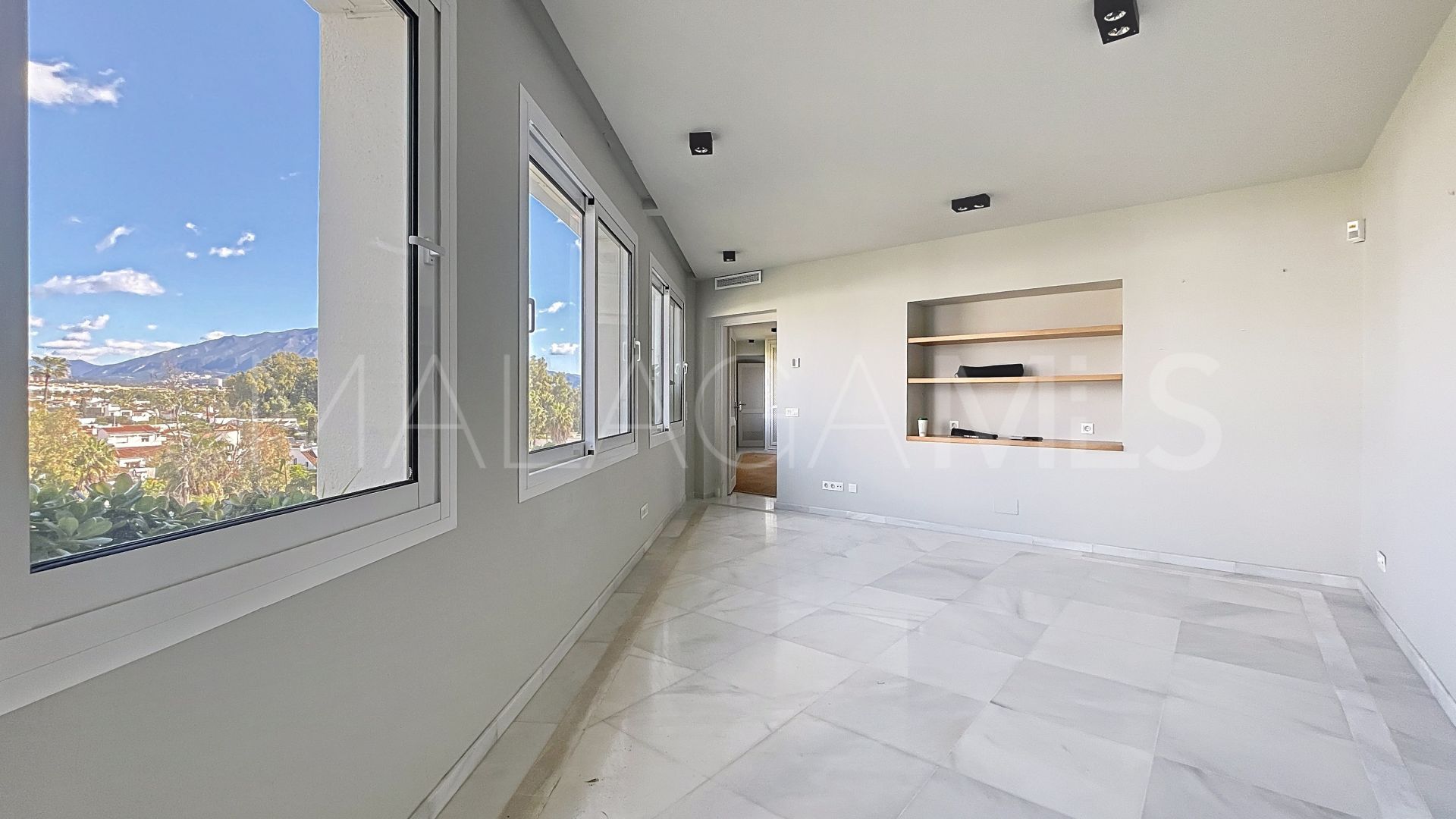 Duplex for sale in Guadalmina Baja