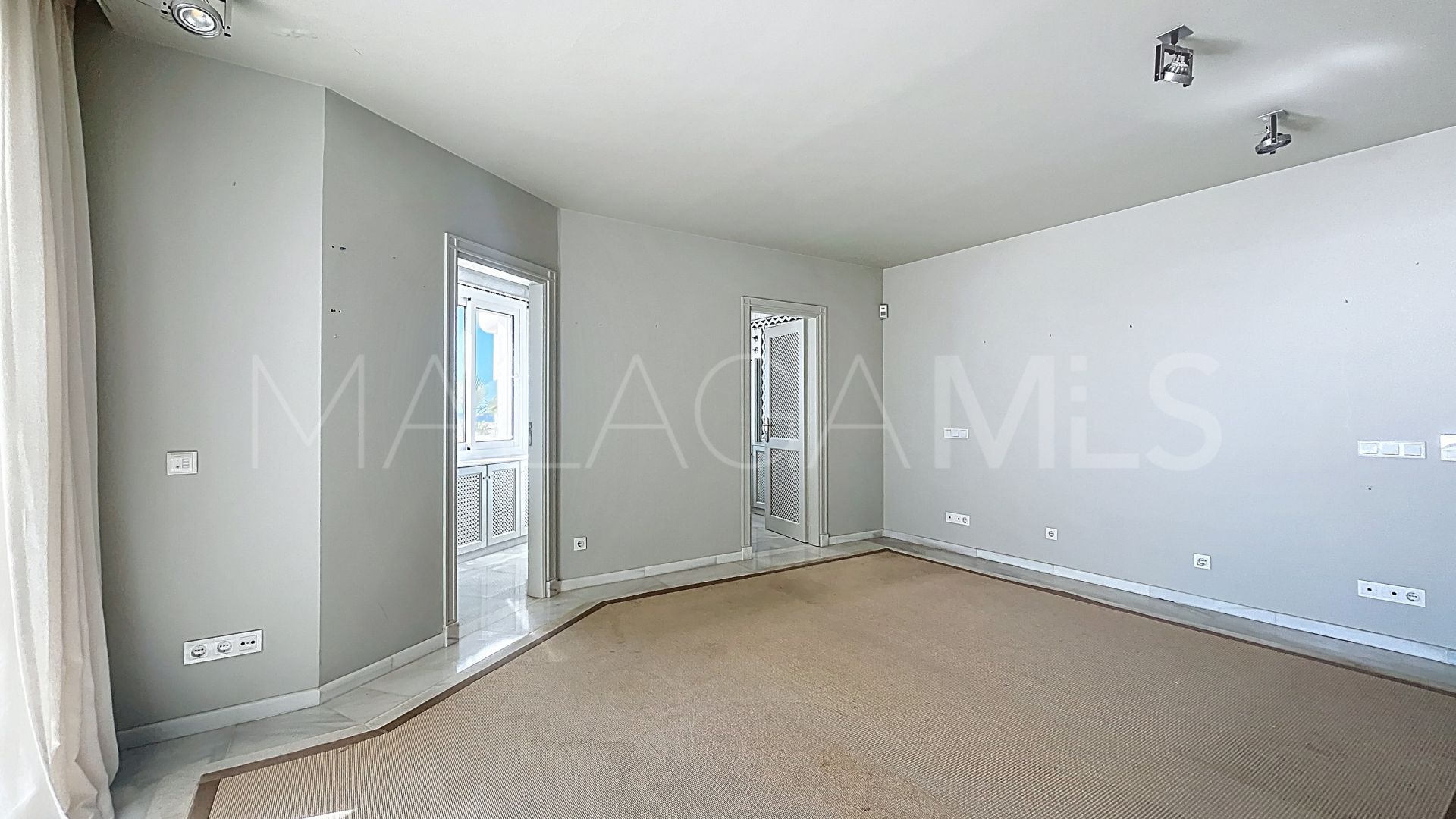 Duplex for sale in Guadalmina Baja